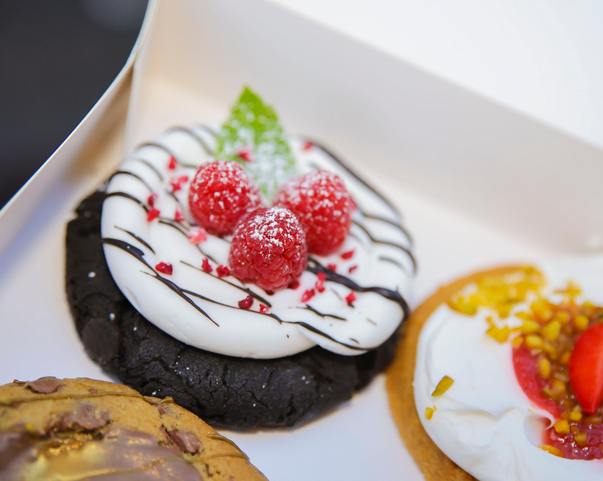 Fotogene Kekse mit opulenten Toppings