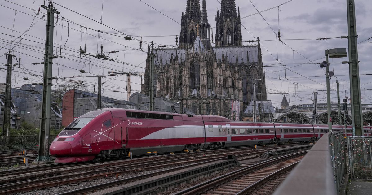 Eurostar and Deutsche Bahn: Four times daily from Cologne to London