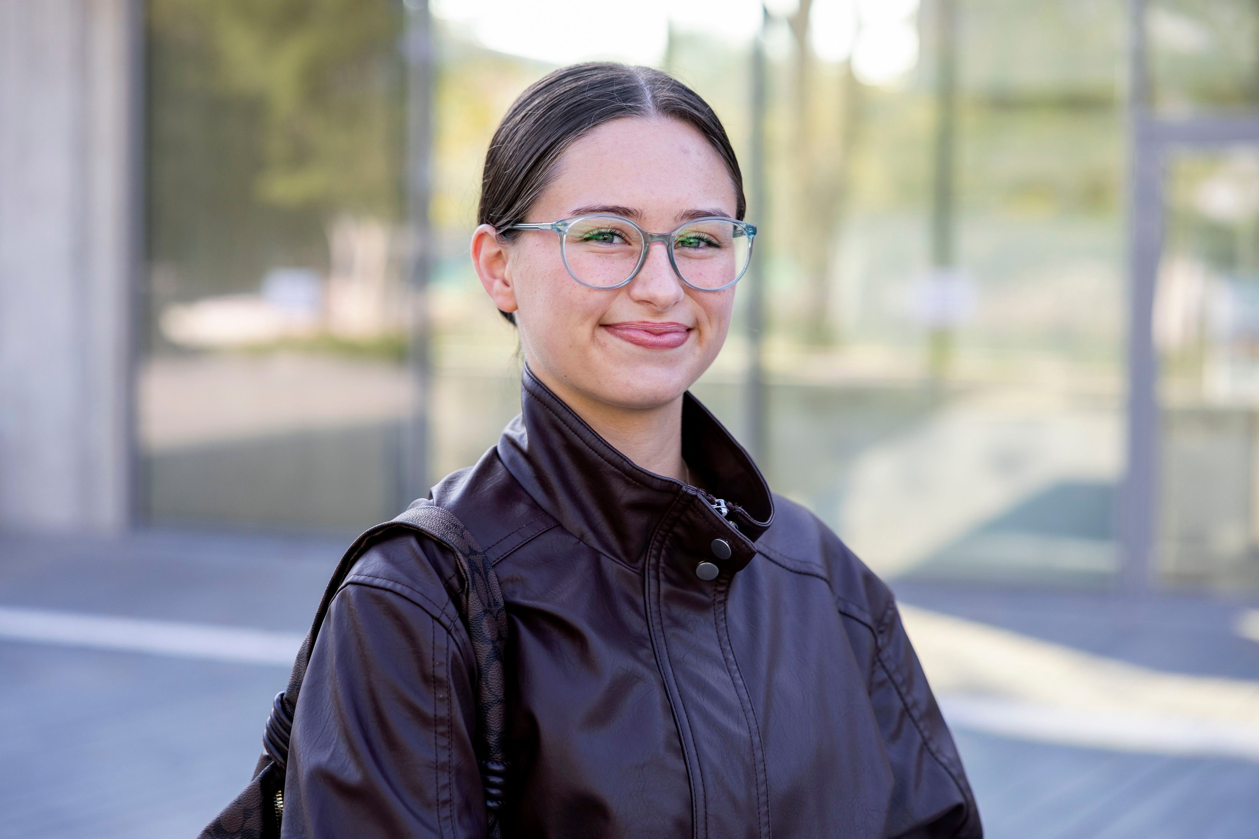 Jessica Wolf fängt im Wintersemester mit dem Lehramtsstudium Spanisch und Russisch an. Sie ist 19 Jahre alt und kommt aus Rheinbach.