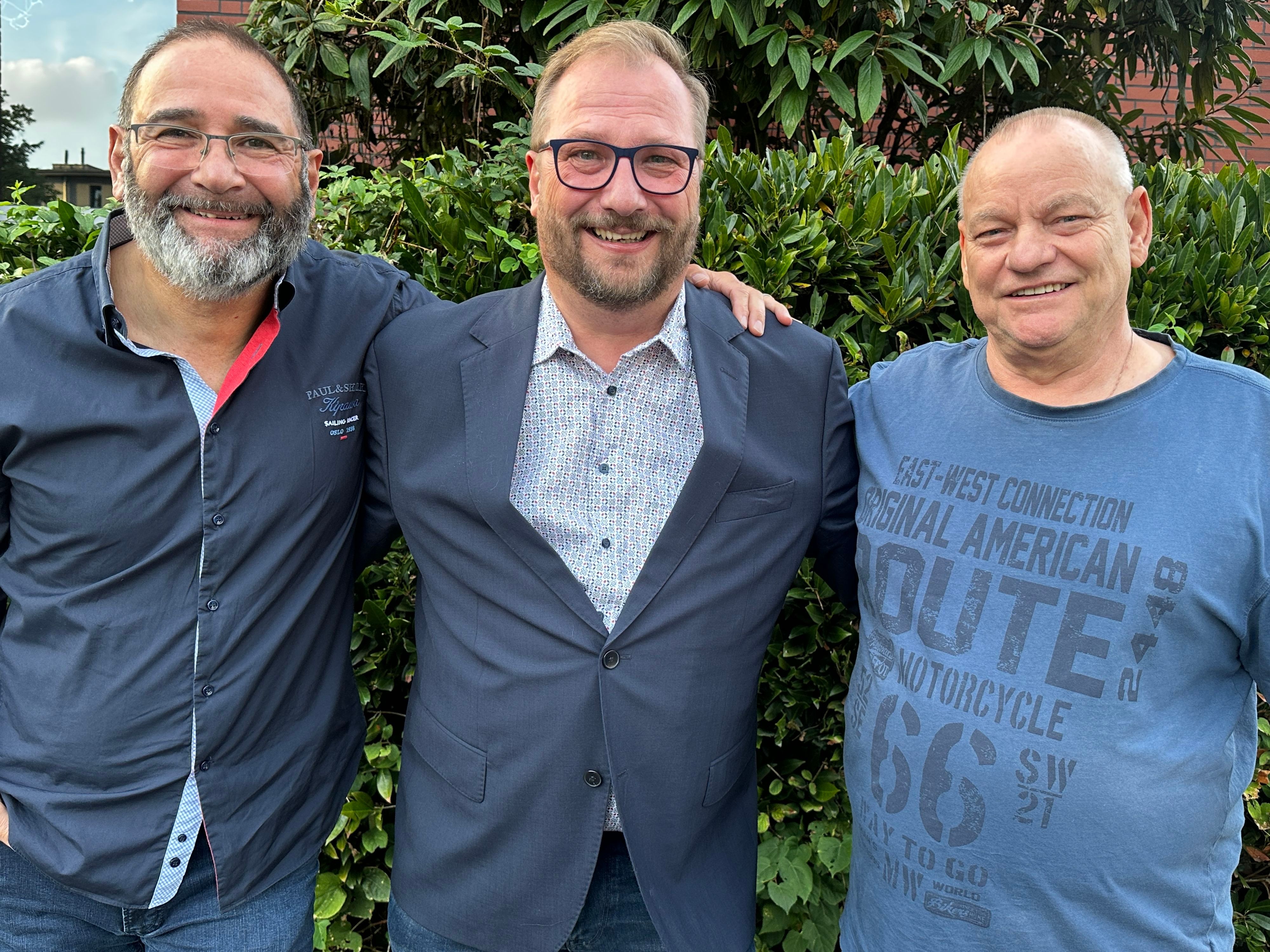 Hans Schmitt als Jungfrau HannaBella, Thomas Franke als Prinz und Hermann Schumacher als Bauer werden das Dreigestirn der Alt-Gemeinde Rodenkirchen.
