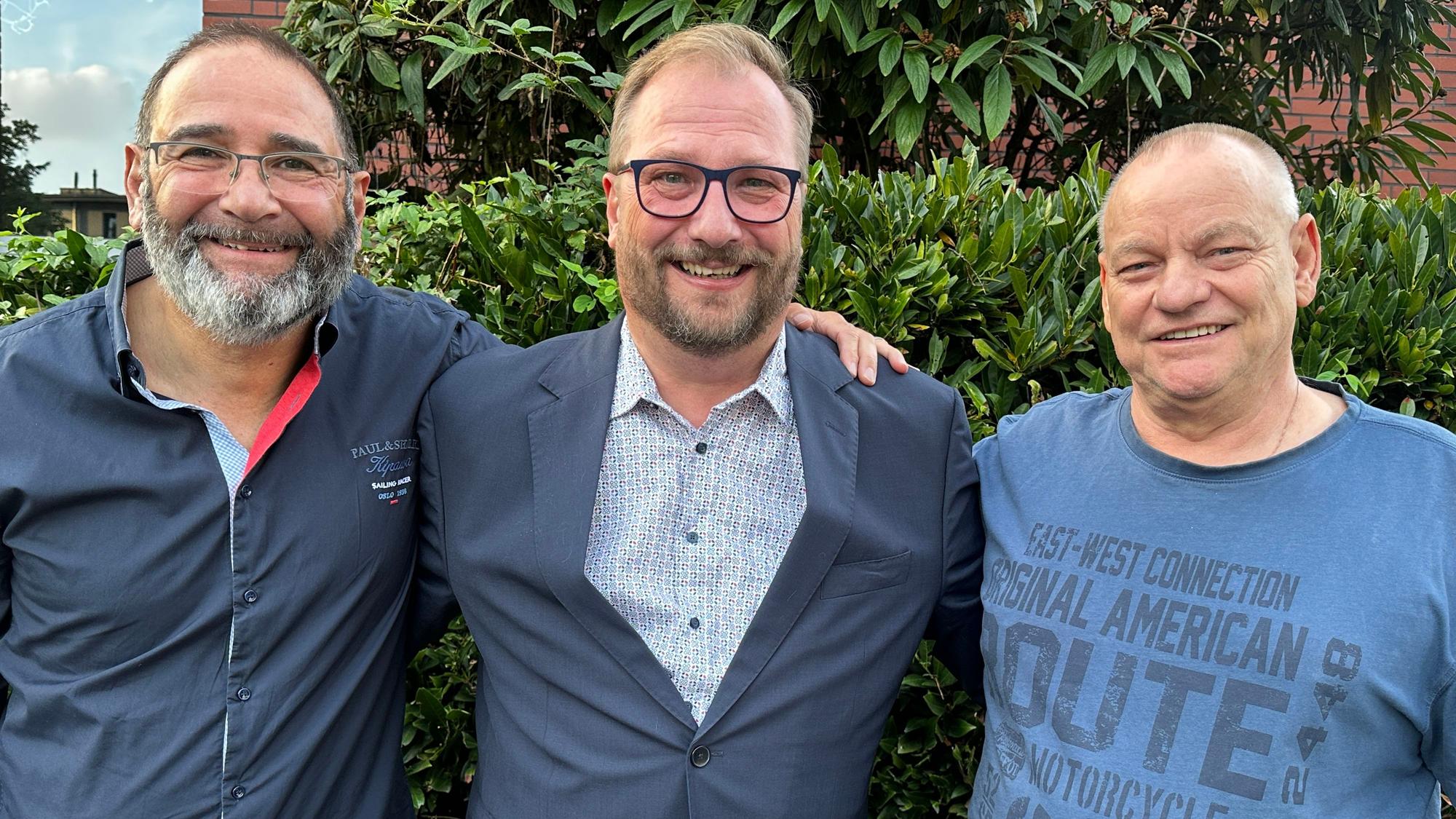 Hans Schmitt als Jungfrau HannaBella, Thomas Franke als Prinz und Hermann Schumacher als Bauer werden das Dreigestirn der Alt-Gemeinde Rodenkirchen.