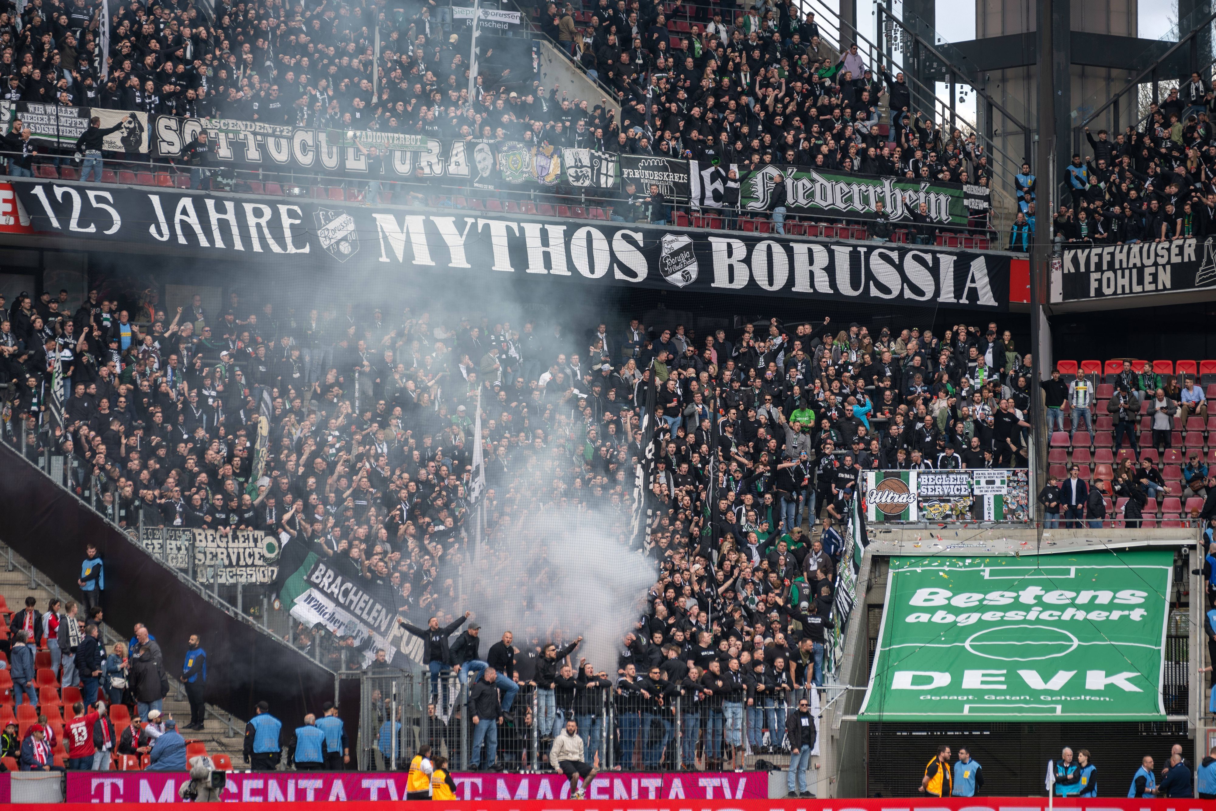 Die Gästefans von Borussia Mönchengladbach machten Stimmung gegen Köln, hier am 27. Spieltag der Saison 2025/2026.