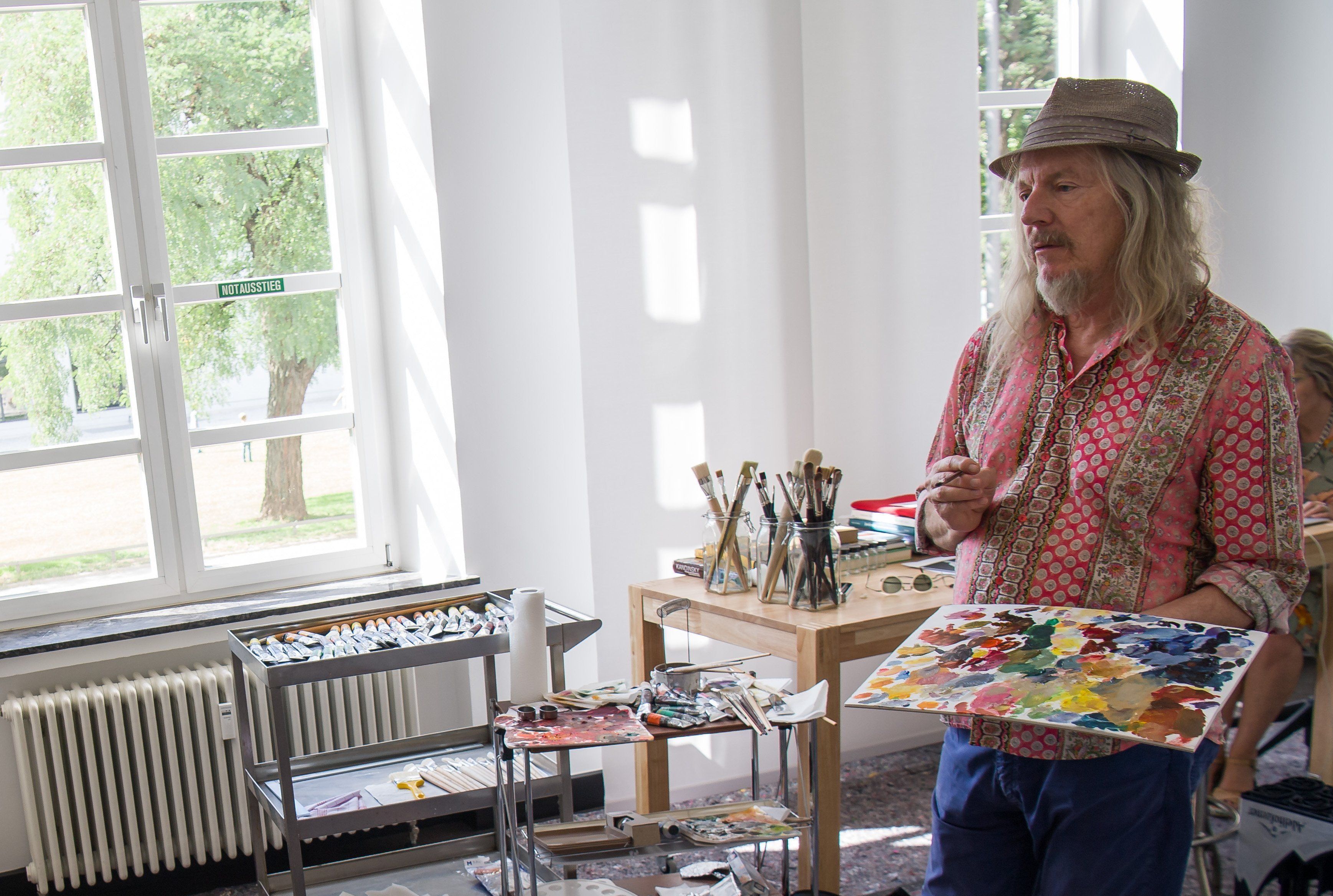 Der Maler Wolfgang Beltracchi bei der Arbeit.