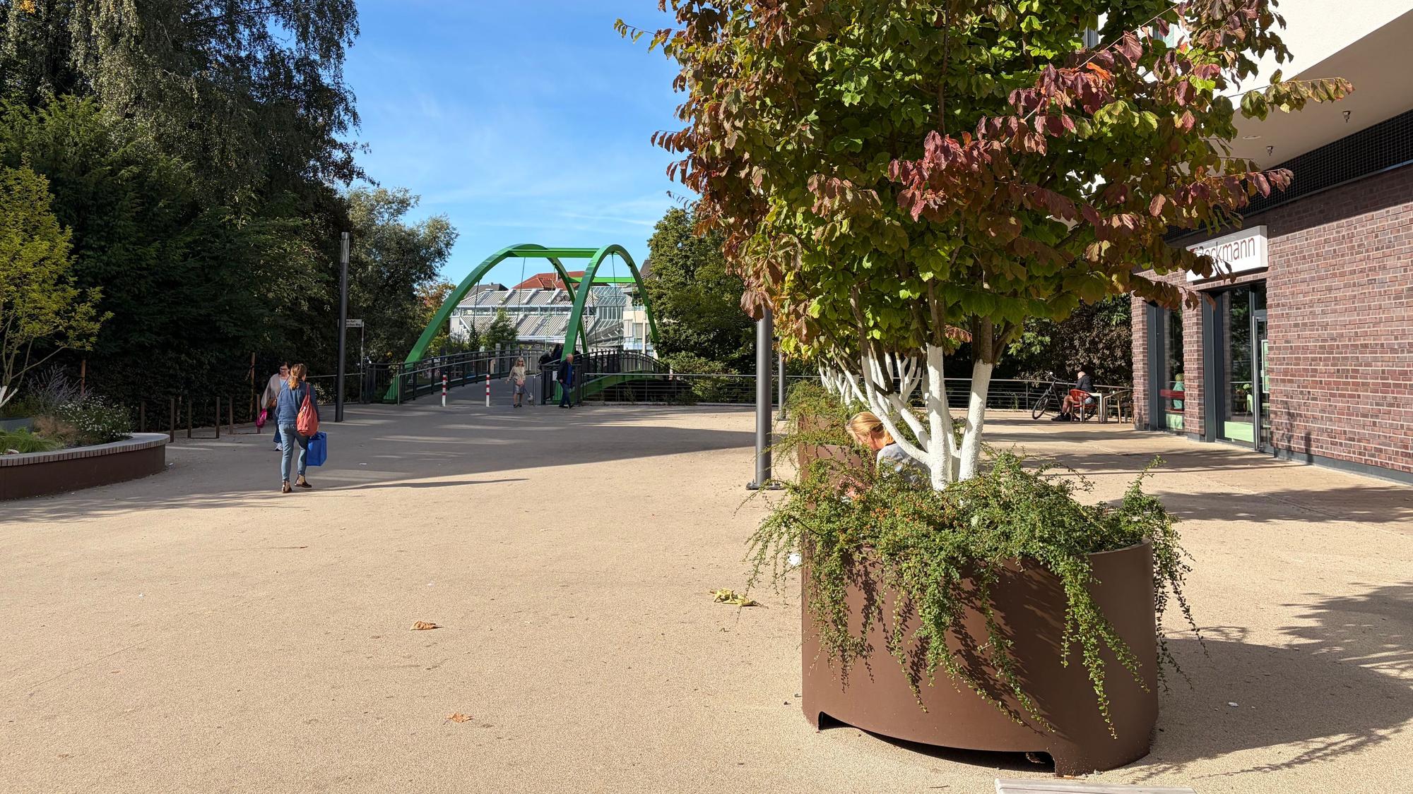 Leichlingen, die neue Henley-Brücke vom Marktplatz aus gesehen