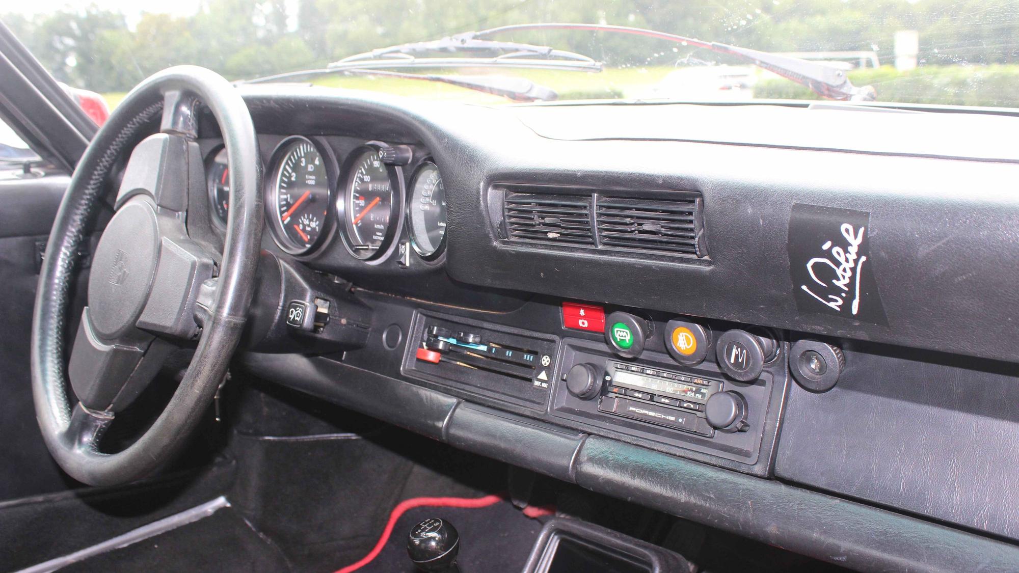 Auch im Inneren hat Rallyeweltmeister Walter Röhrl seine Spuren hinterlassen.