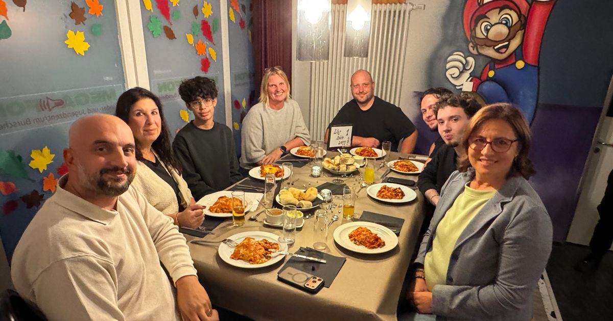 Political Dinner: School Toilets Discussed Over Lasagna in Burscheid