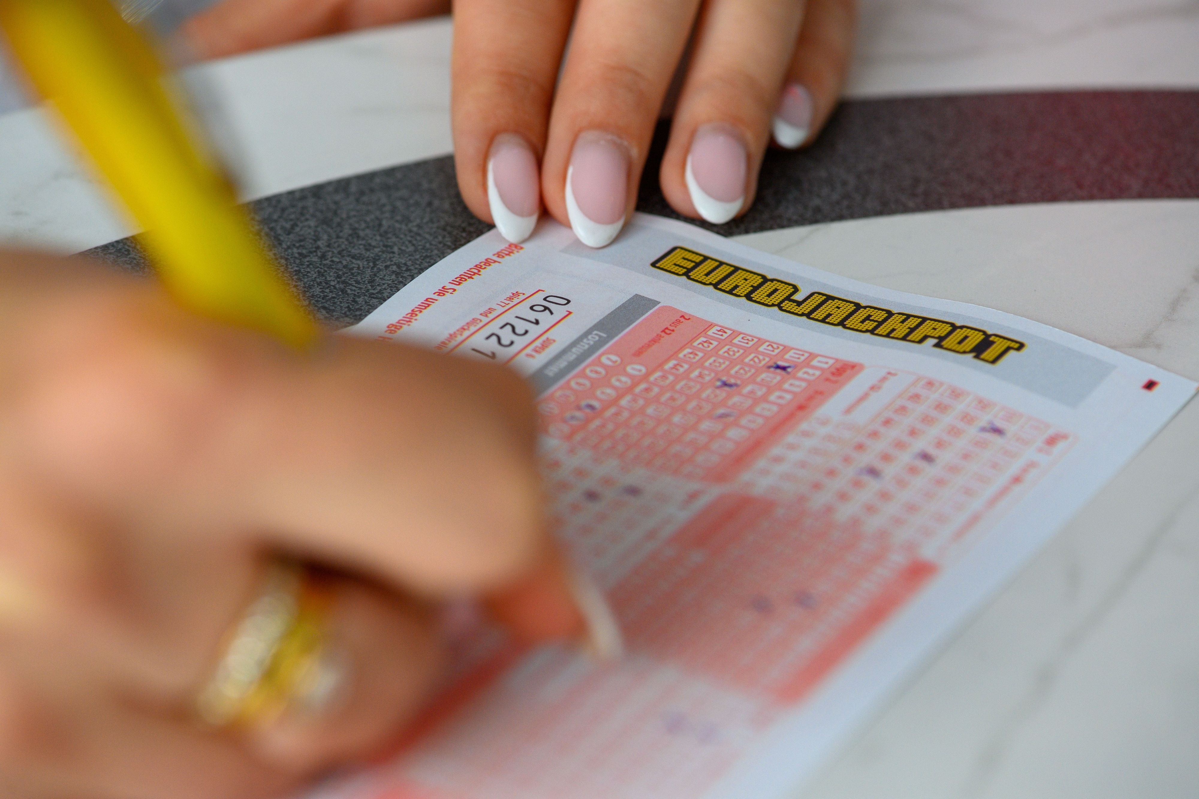 Eine Frau aus Hessen hatte großes Glück beim Lotto.