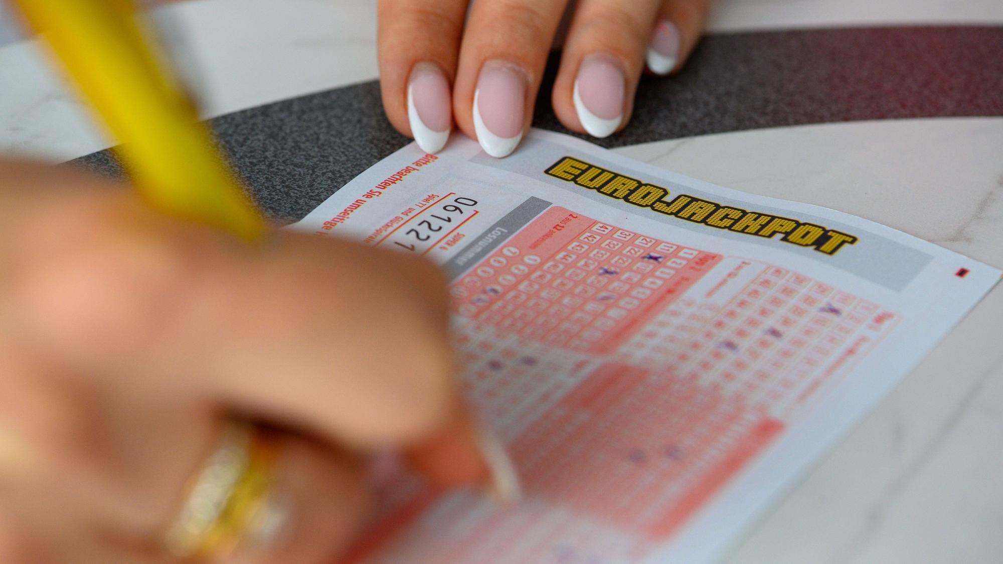 Eine Frau aus Hessen hatte großes Glück beim Lotto.