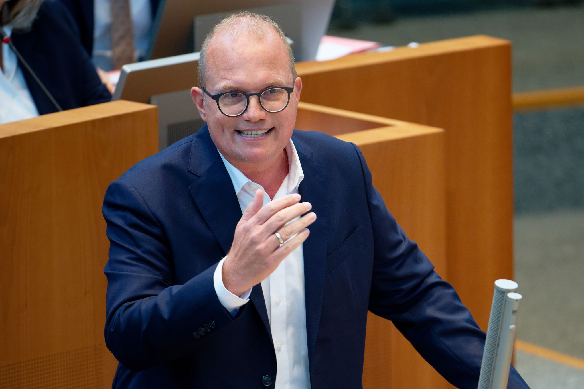 Der Kölner Jochen Ott hält Gerhard Schröder in der SPD für isoliert.