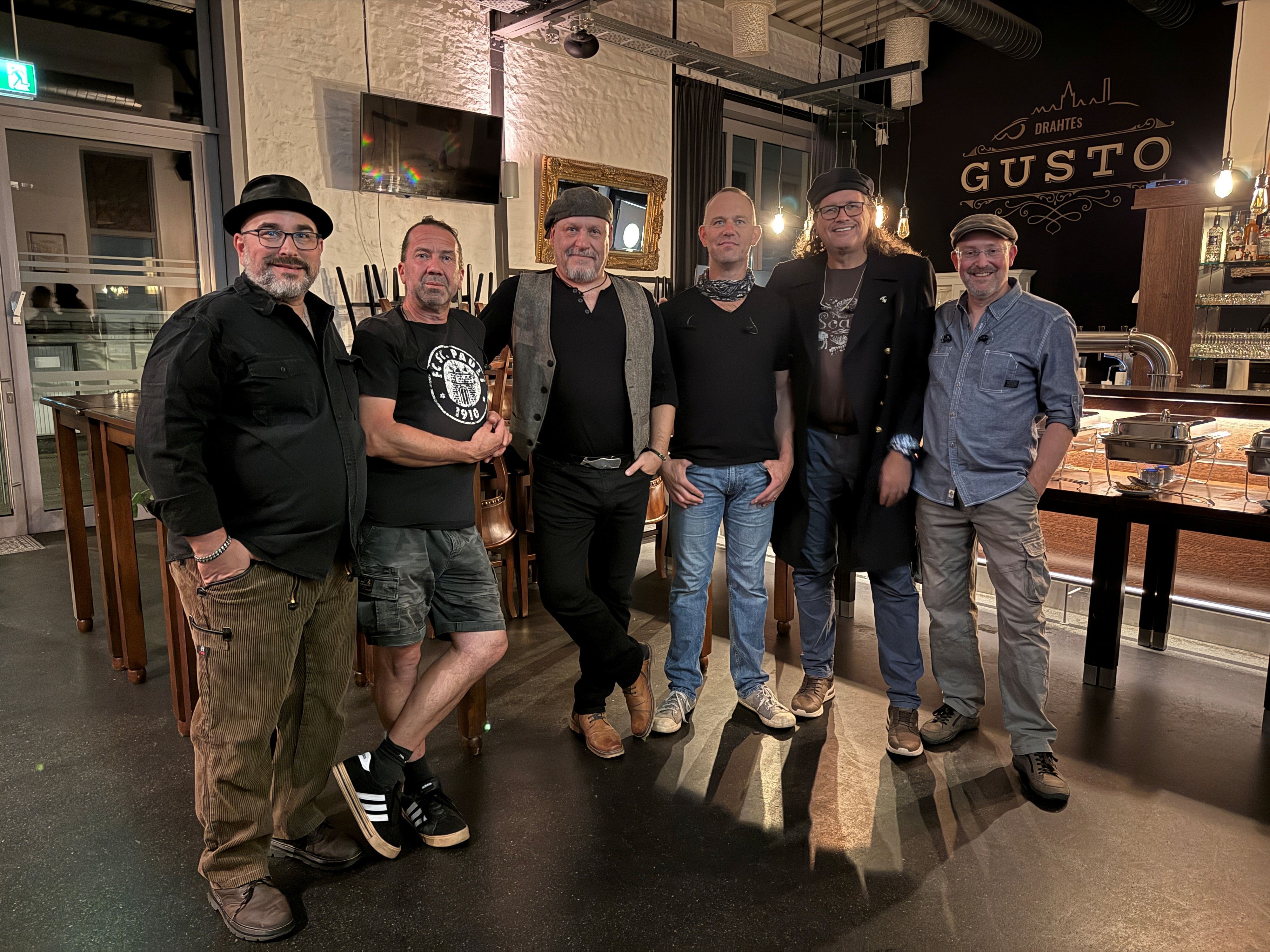 Gruppenbild einer Folk-Band