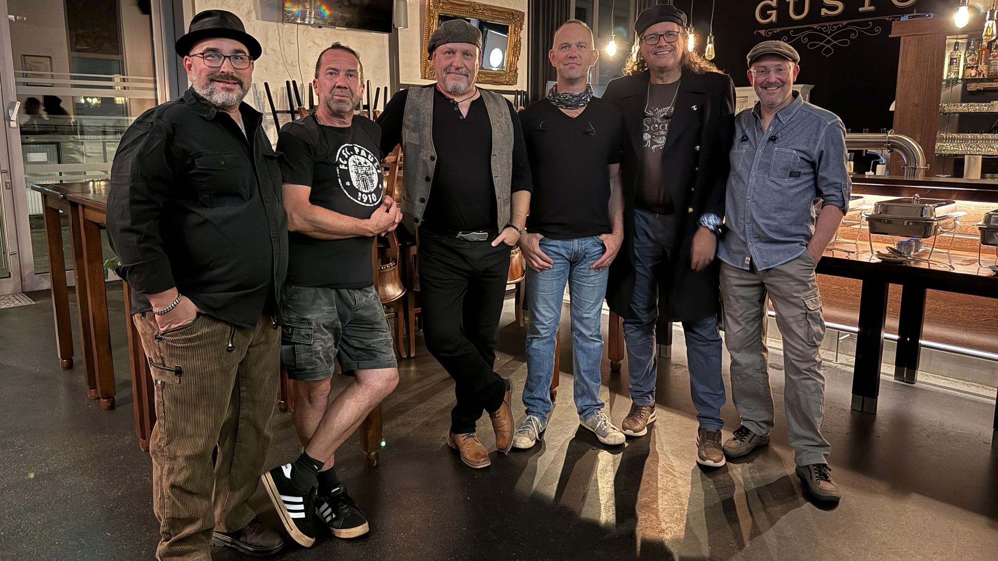 Gruppenbild einer Folk-Band