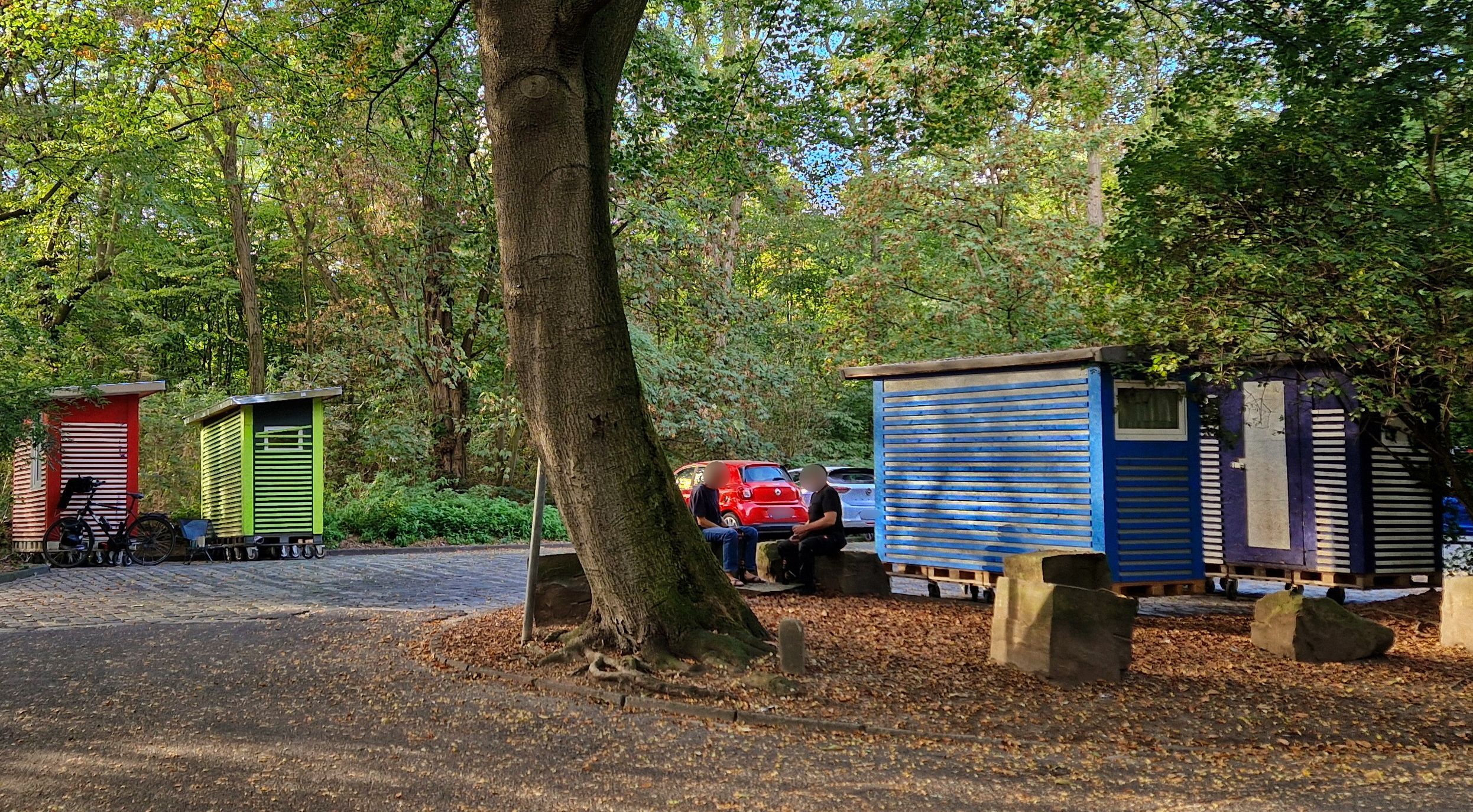 Living boxes in Zollstock: Four Little Homes stand by the Kalscheurer ...