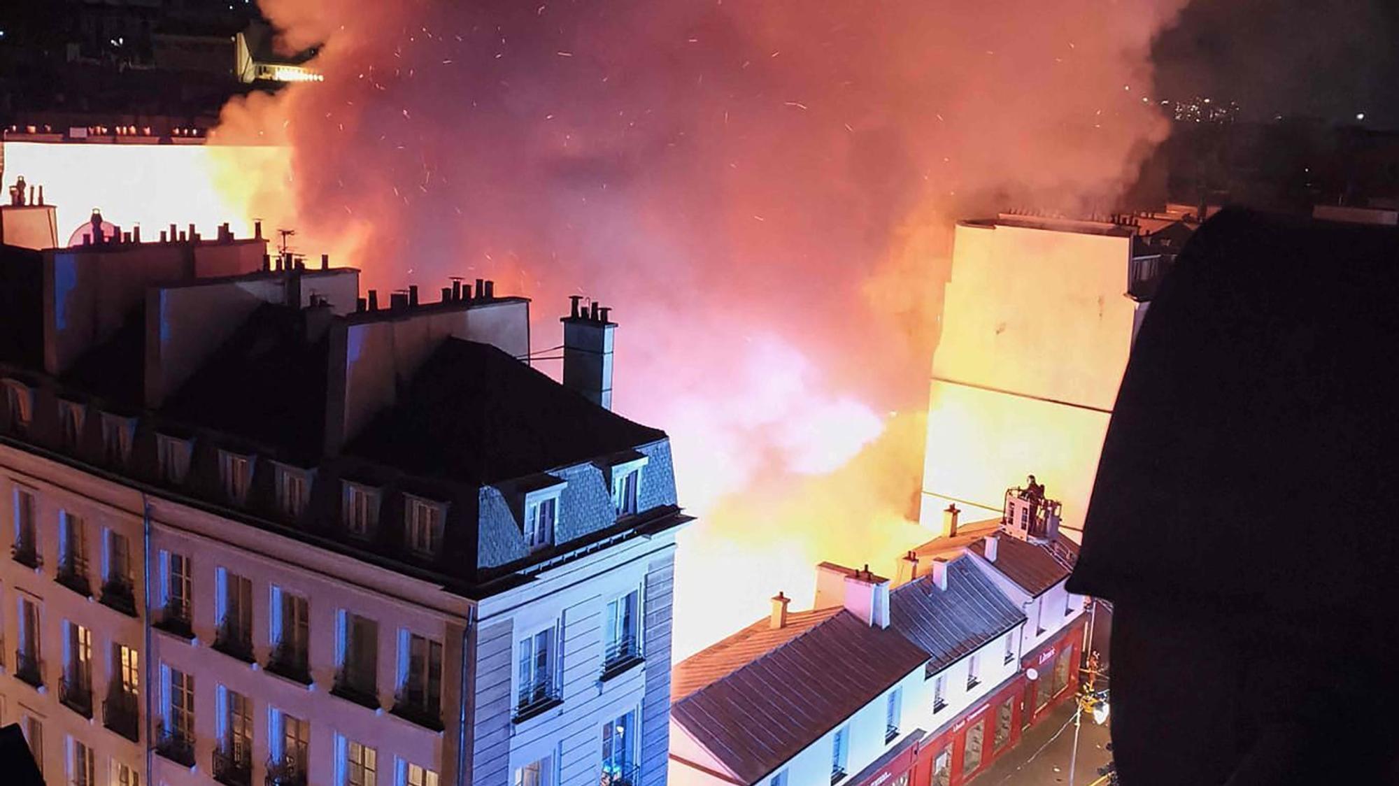 Brand in Markthalle in Paris