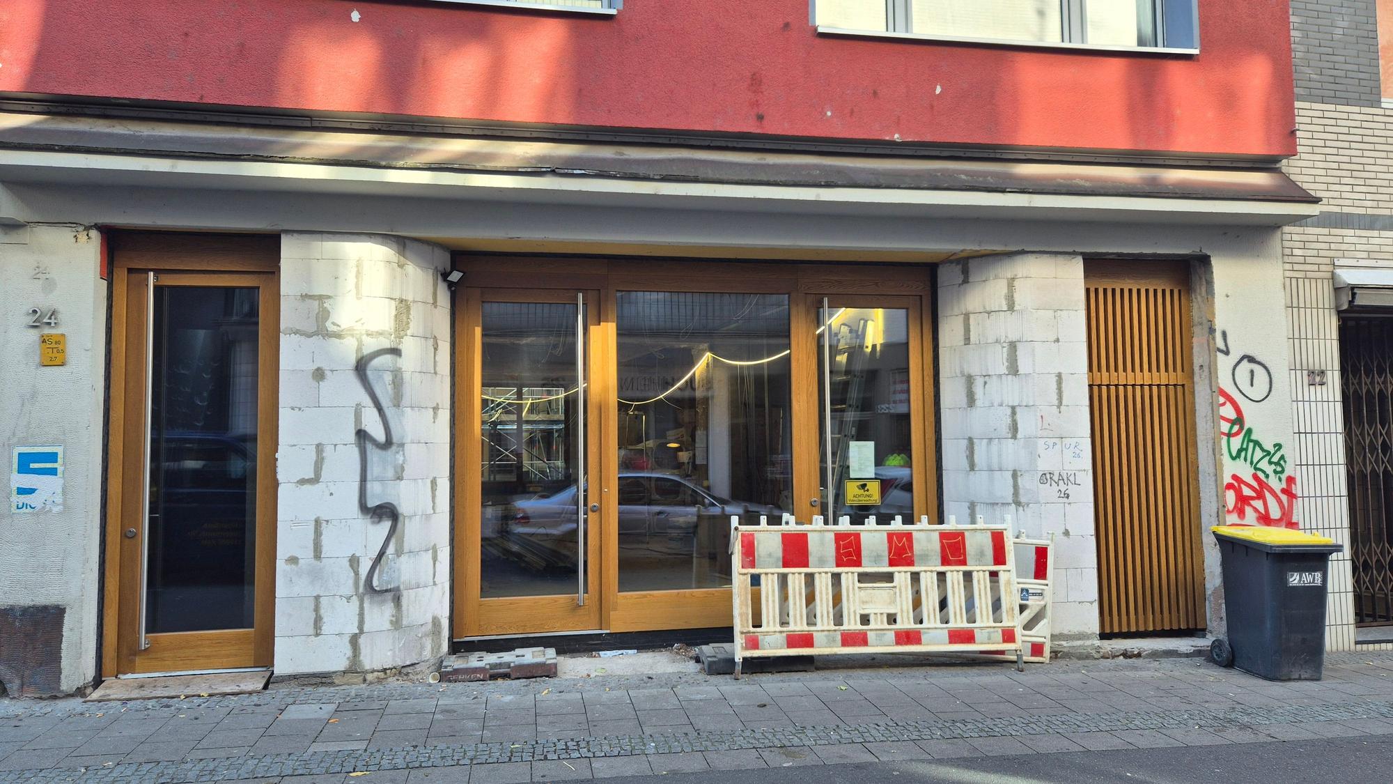 Der Eingang des ehemaligen Kinos in der Buchheimer Straße
