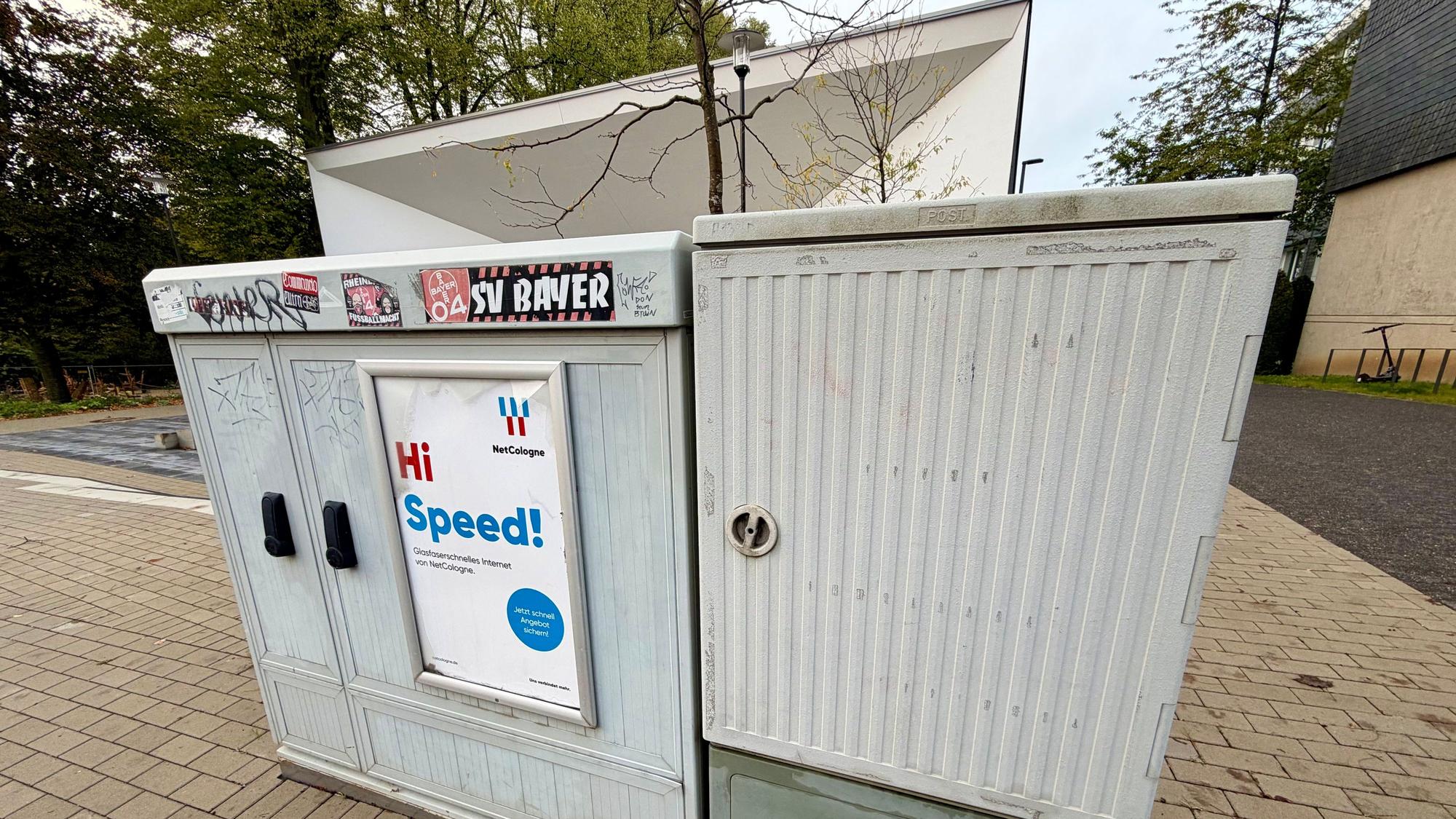 Stromkasten vor dem Kulturforum Burscheid
