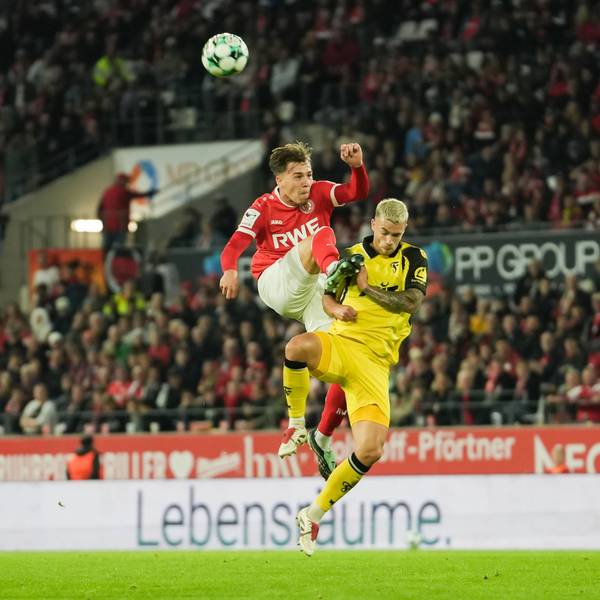 Deutschland: 3. Liga 2026/2027 9. Spieltag, Rot-Weiss Essen vs SC Fortuna Köln, Dienstag, 13.10.2026 Stadion an der Hafenstraße Essen, Nordrhein-Westfalen, Deutschland Luftzweikampf Noah Pesch RW Essen, 11 gegen Tom Geerkens SC Fortuna Köln, 6 *** Germany 3rd Division 20262027, Matchday 9, Rot-Weiss Essen vs. SC Fortuna Köln, Tuesday, October 13, 2026, Stadion an der Hafenstraße, Essen, North Rhine-Westphalia, Germany aerial duel between Noah Pesch RW Essen, No. 11 and Tom Geerkens SC Fortuna Köln, No. 6 Copyright: xMerlexKölkingx