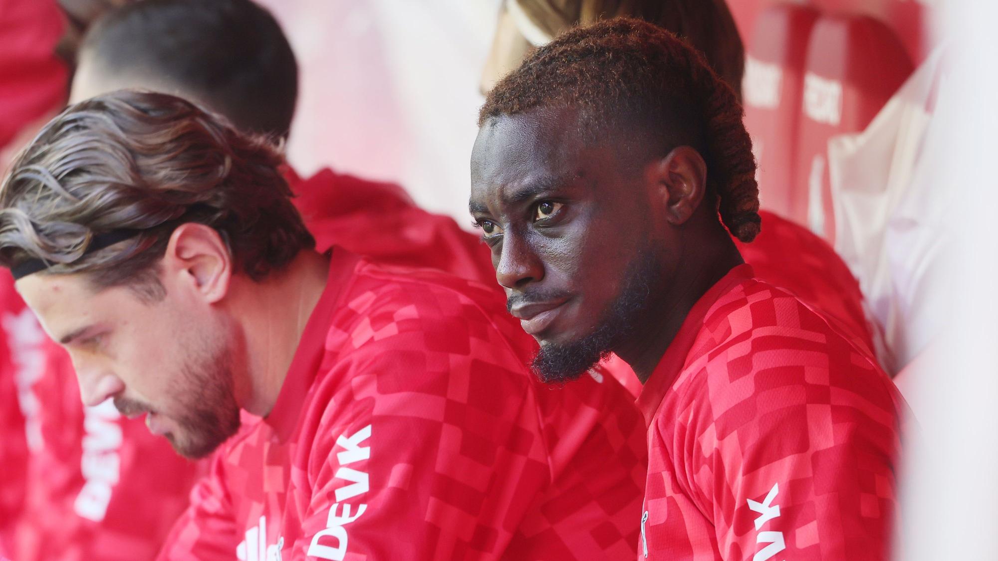 Gideon Mensah saß im Derby gegen Mönchengladbach nur auf der Bank.