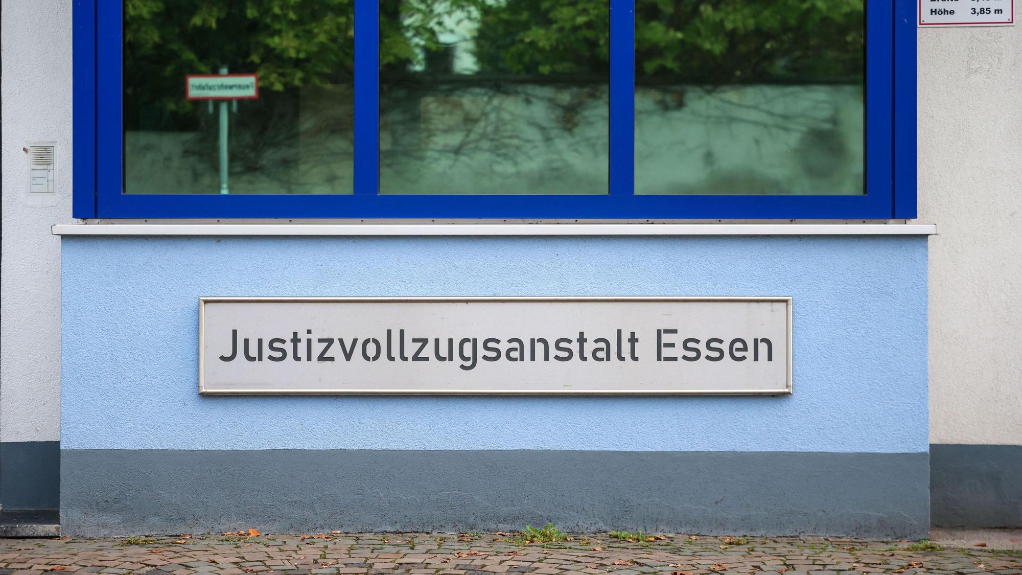 Die Justizvollzugsanstalt (JVA) Essen an der Krawehlstraße, Außenansicht.