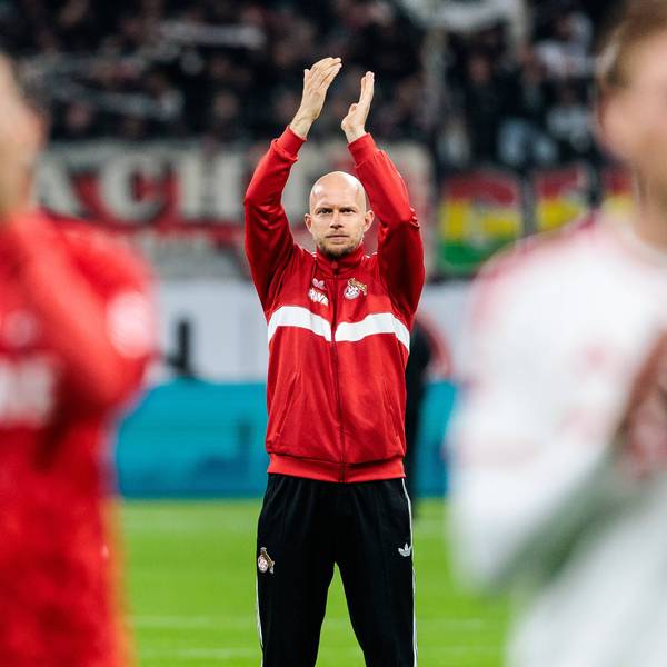 FRANKFURT, GERMANY - OCTOBER 16: Rene Wagner Head Coach 1. FC Koeln applauding for the fans after the Bundesliga match between Eintracht Frankfurt vs. 1. FC Koeln at Deutsche Bank Park on matchday 6 of the 1. Bundesliga on October 16, 2026 in Frankfurt, Germany. DFL REGULATIONS PROHIBIT ANY USE OF PHOTOGRAPHS AS IMAGE SEQUENCES AND/OR QUASI-VIDEO. Hesse Germany Copyright: xSteffiexWunderlx