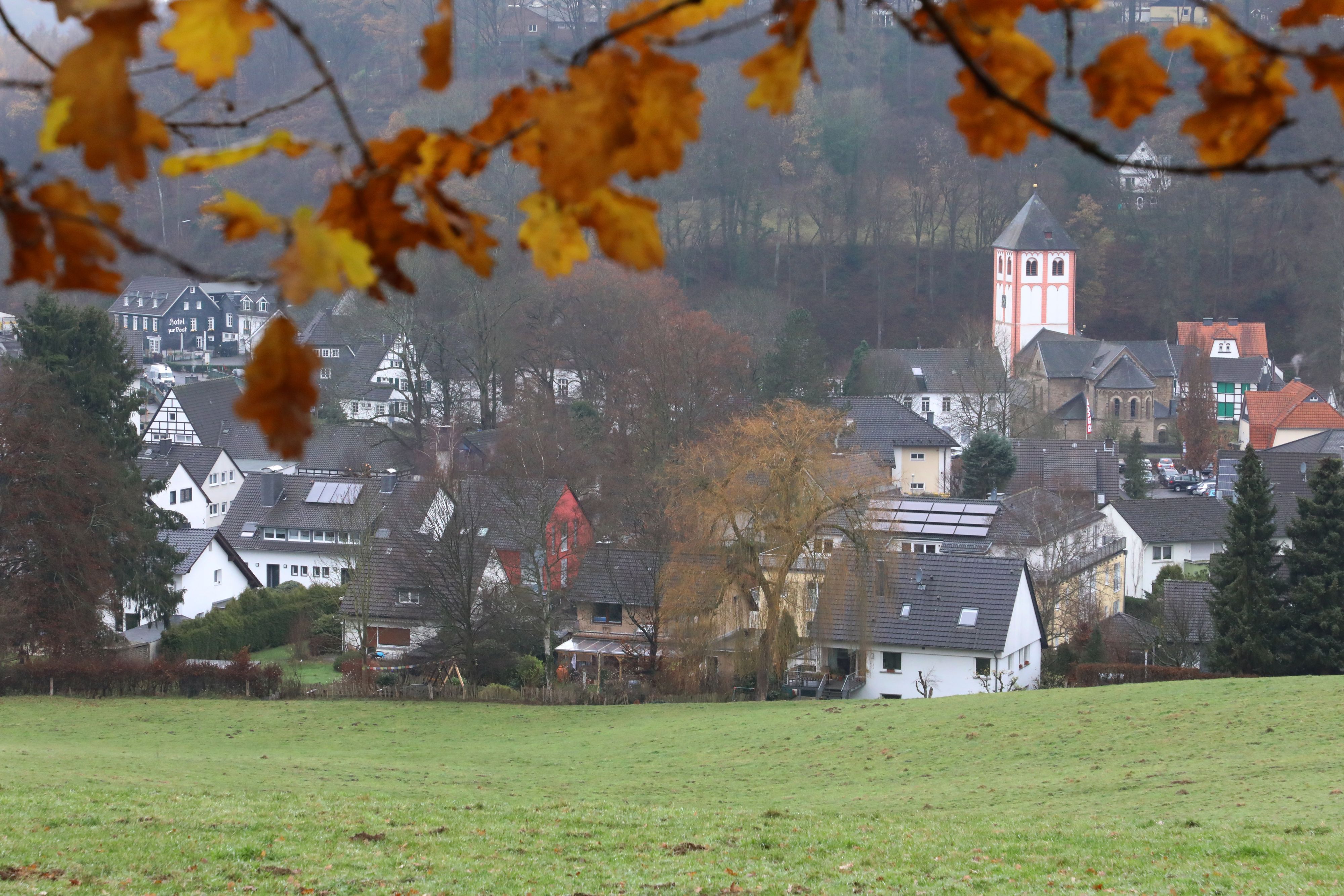 Rhein-Berg, Odenthal, Rätselspaziergang, 4. Advent, Rätselwanderung, Rätseltour, St. Pankratius, Trostwald, Odenthal, Schloss Strauweiler, Allee, Hexenbrunnen, Advent, Weihnachten, Wandern, Grafen- und Mönchsweg, Bergisches Wanderland, Freizeit