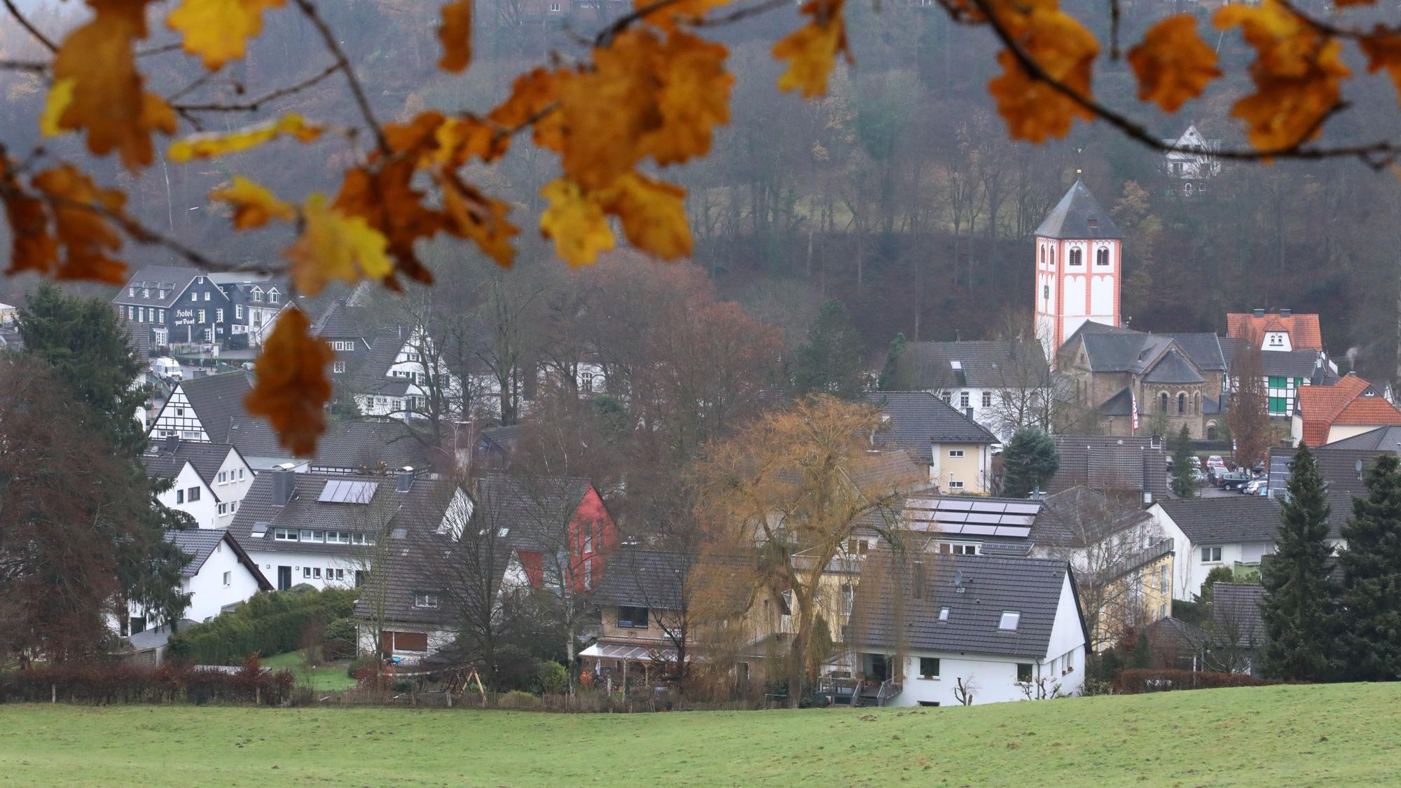 Rhein-Berg, Odenthal, Rätselspaziergang, 4. Advent, Rätselwanderung, Rätseltour, St. Pankratius, Trostwald, Odenthal, Schloss Strauweiler, Allee, Hexenbrunnen, Advent, Weihnachten, Wandern, Grafen- und Mönchsweg, Bergisches Wanderland, Freizeit
