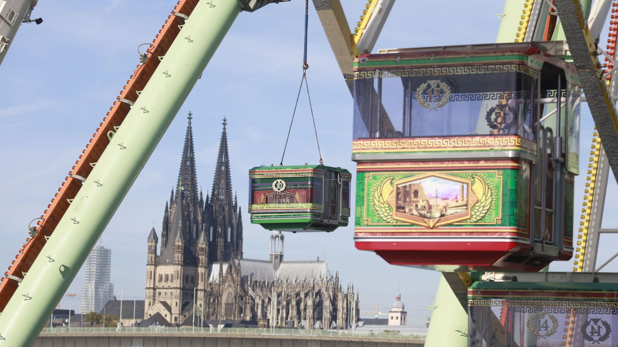 Die Aufbauarbeiten für die Herbstkirmes laufen bereits auf Hochtouren.