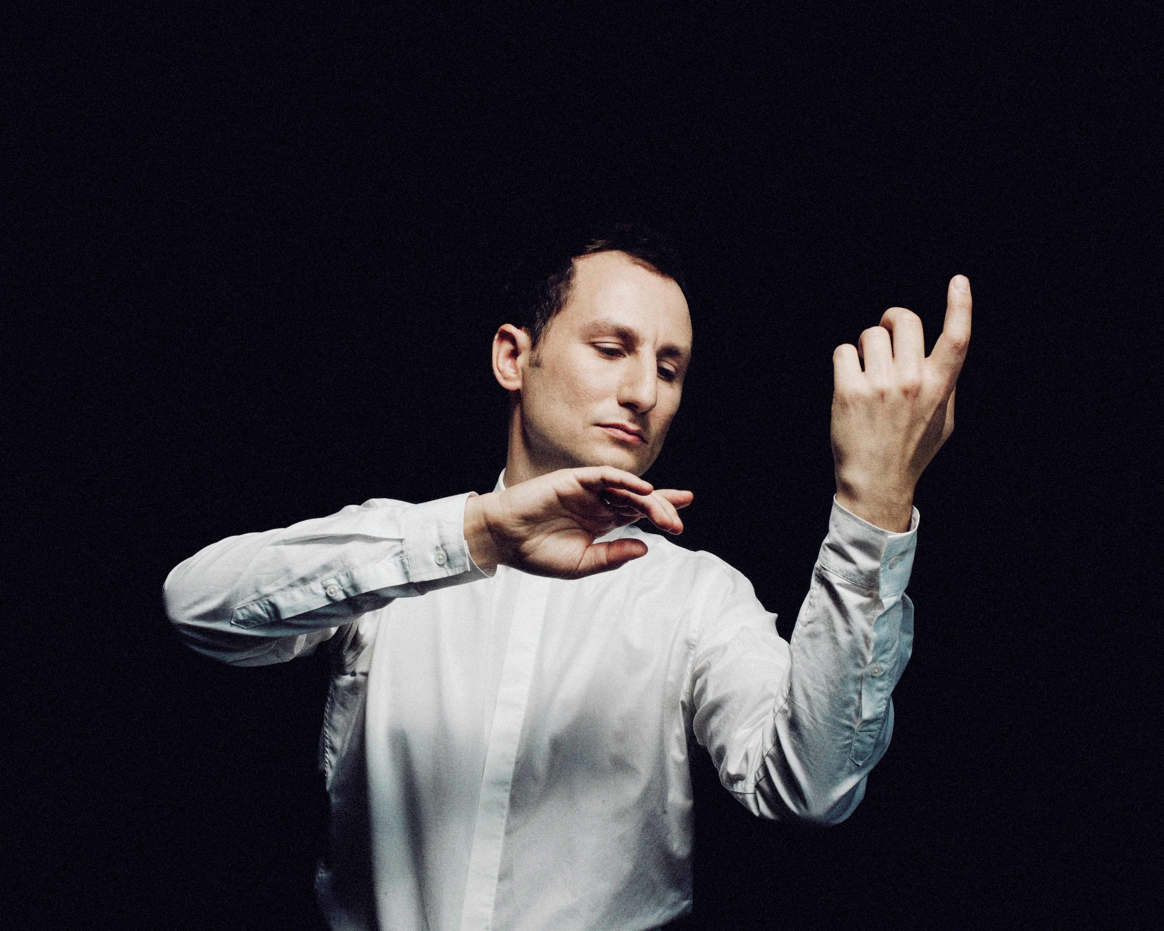 Antoine Tamestit spielt eine unsichtbare Bratsche.