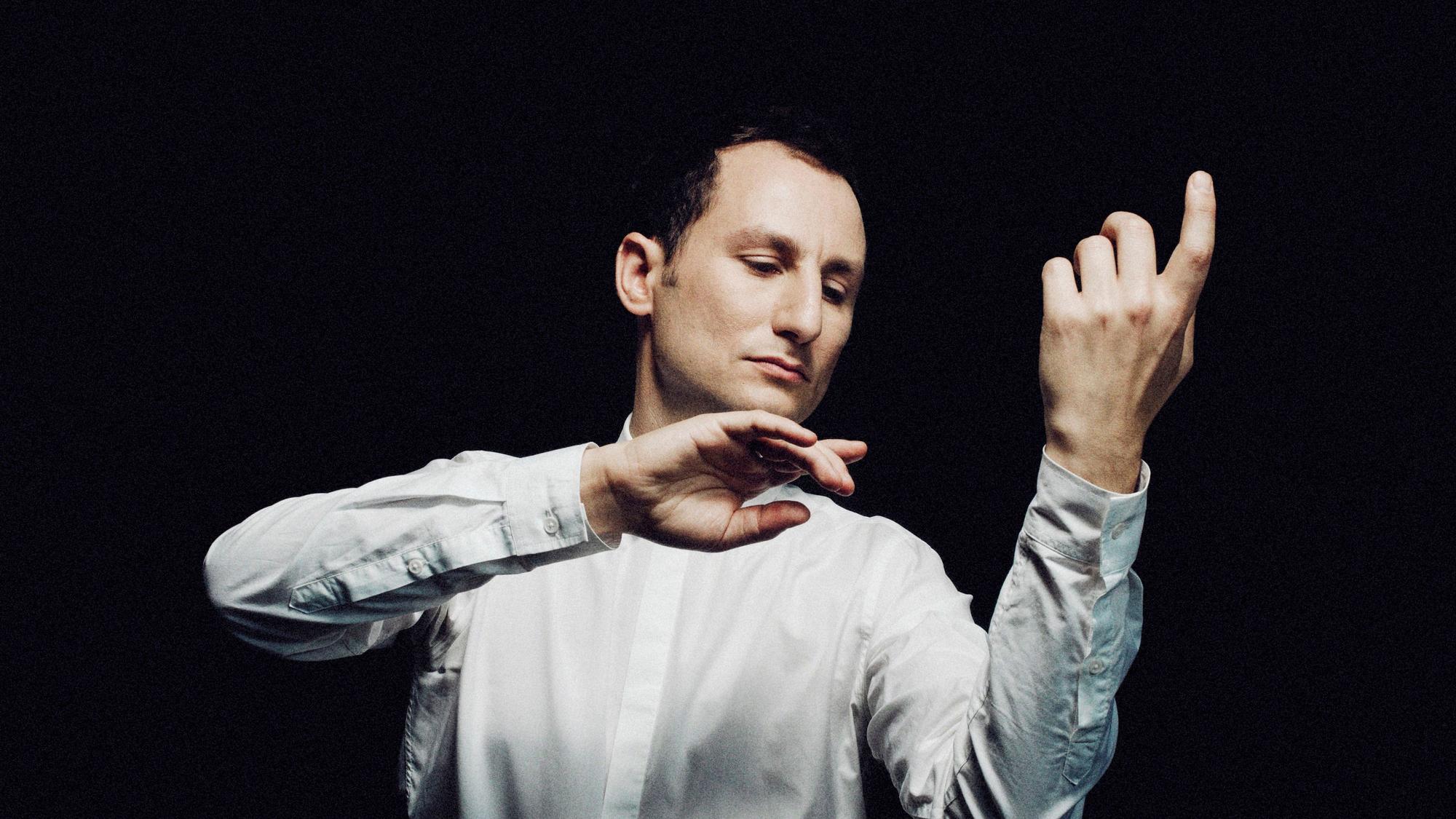 Antoine Tamestit spielt eine unsichtbare Bratsche.