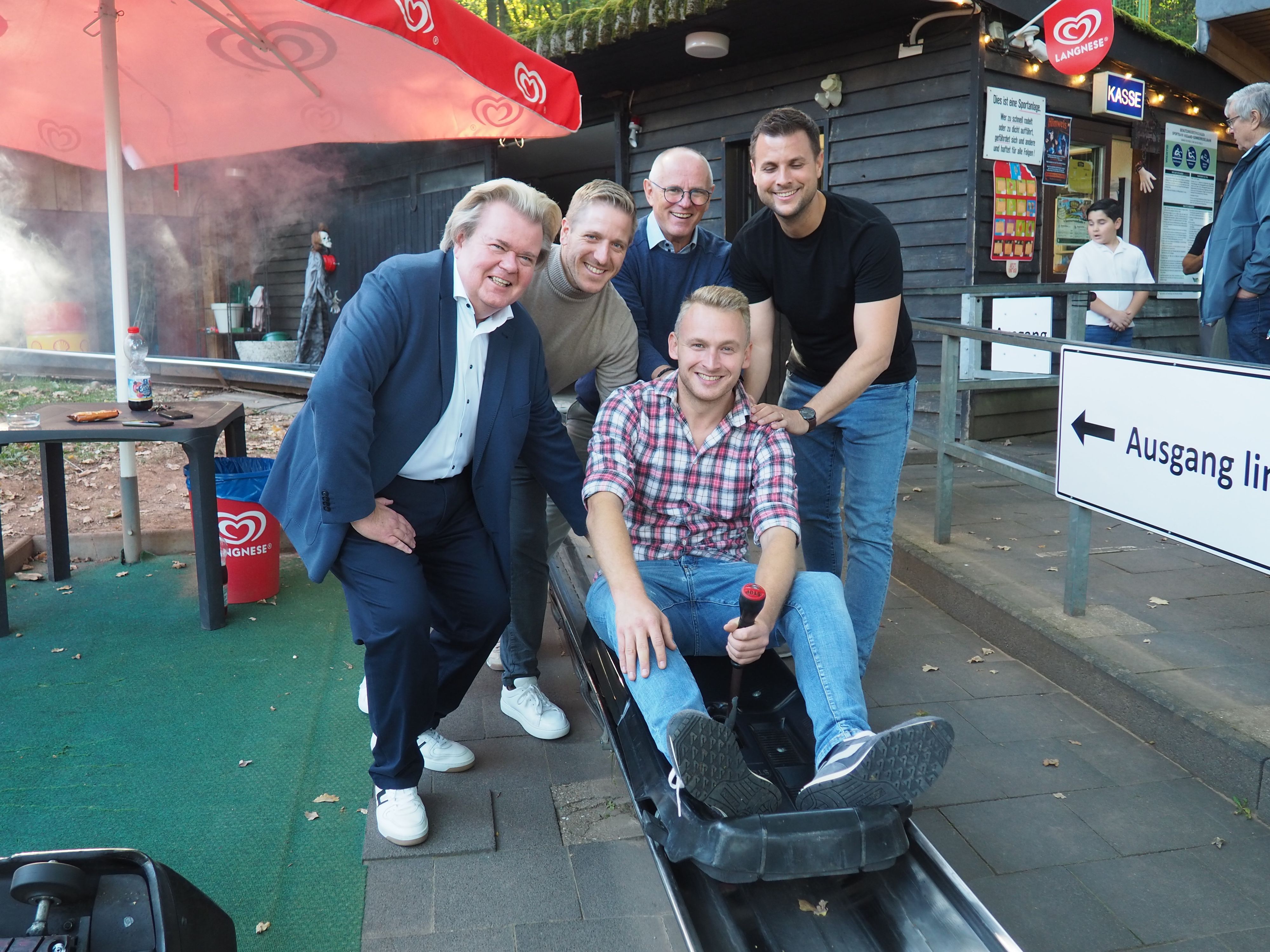 Politicians lend a hand: Daily takings for the Mechernich Foundation