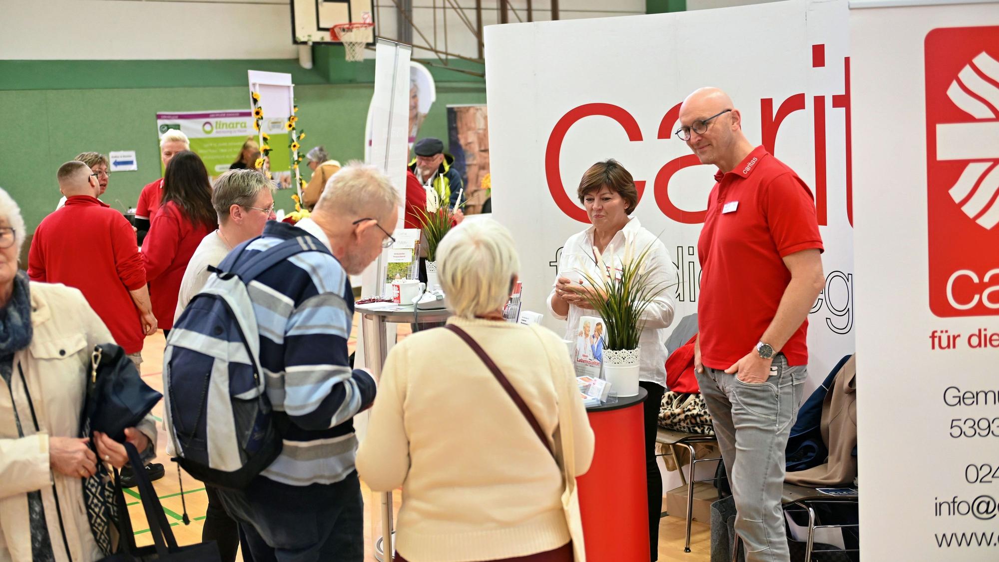 17.10.2026 Über 30 Aussteller halfen den Besuchern der ersten Mechernicher Seniorenmesse mit hilfreichen Tipps für den Alltag.