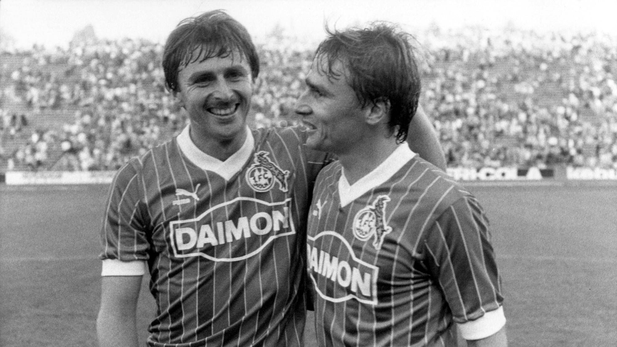 Klaus Allofs (l.) mit seinem Bruder Thomas beim 4:2 gegen Schalke 04 im Oktober 1986