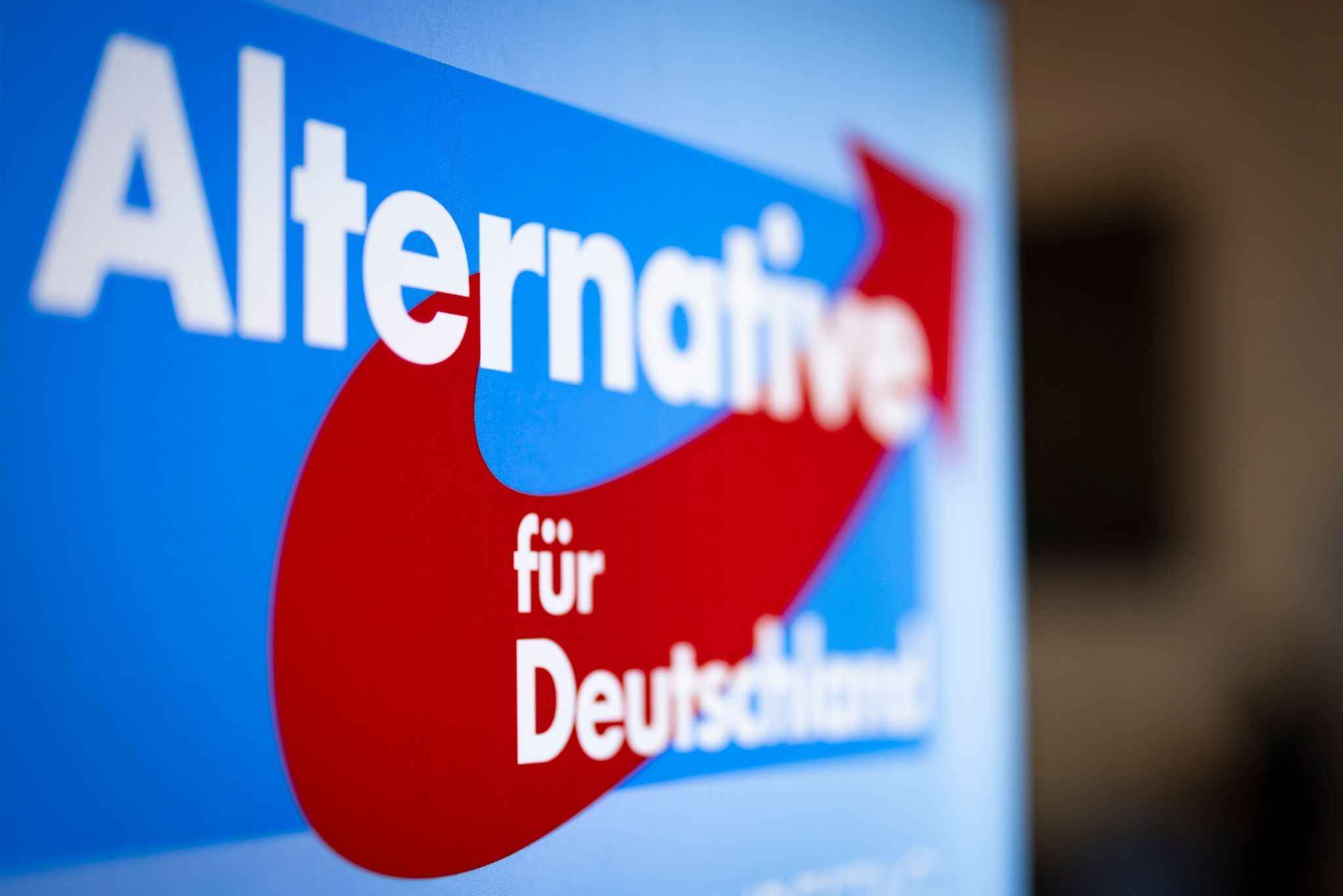 Aufsteller mit dem Schriftzug „Alternative für Deutschland“