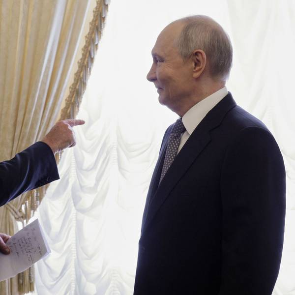 Der Sondergesandte von US-Präsident Donald Trump, Steve Witkoff, unterhält sich im Konstantin-Palast in St. Petersburg mit Kremlchef Wladimir Putin.