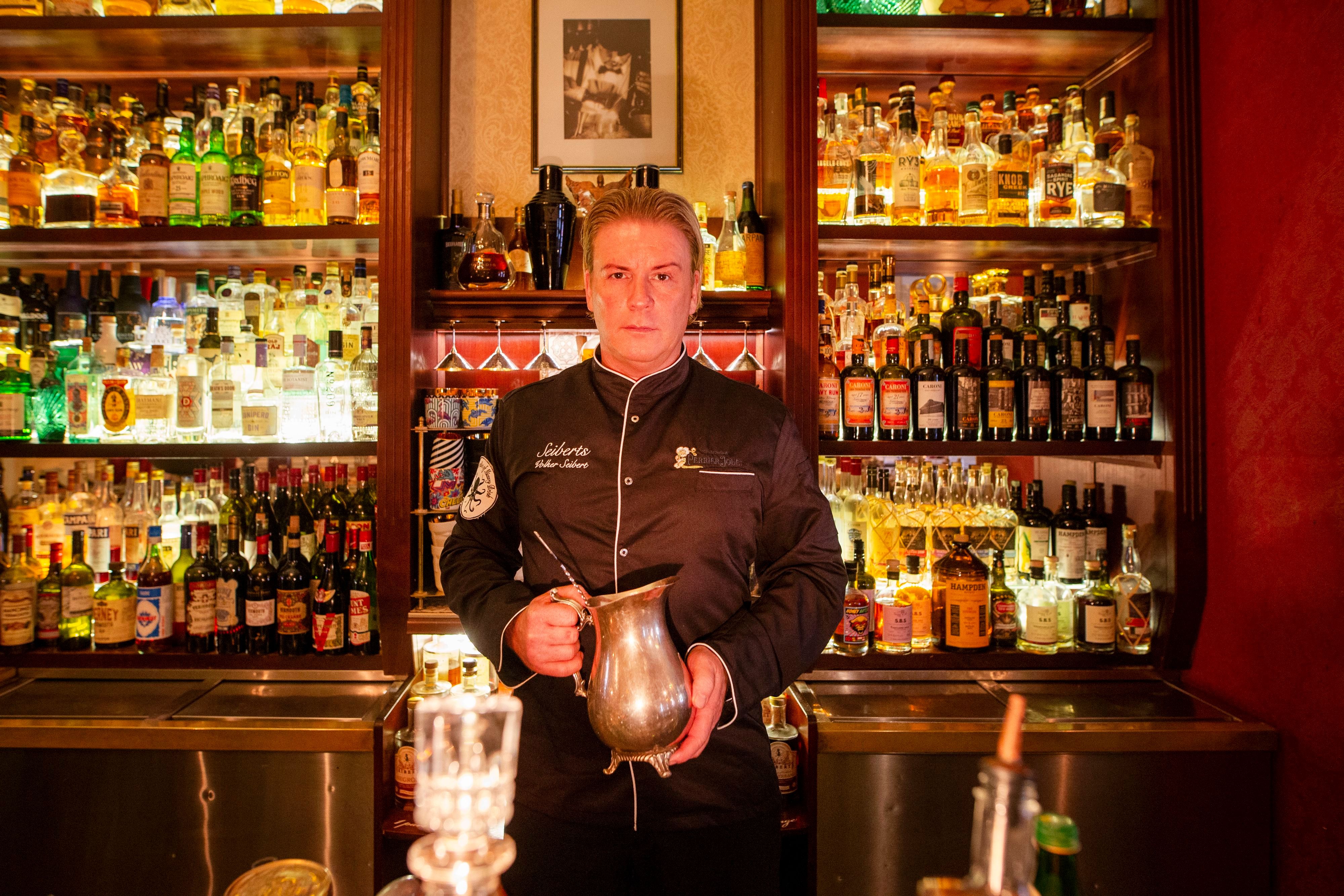 29.01.2025
Köln, NRW
Aufgegabelt
Volker Seibert
Seiberts Cocktailbar
+++ No Property Release +++
Ab dem Zeitpunkt der ordnungsgemäßen Lieferung des Bildmaterials durch den Urheber ist der Bildnutzer für dessen sachgemäße Verwendung verantwortlich. Der Bildnutzer trägt die Verantwortung für die Betextung sowie die sich aus der konkreten Veröffentlichung ergebenden Sinnzusammenhänge. © Thomas Banneyer