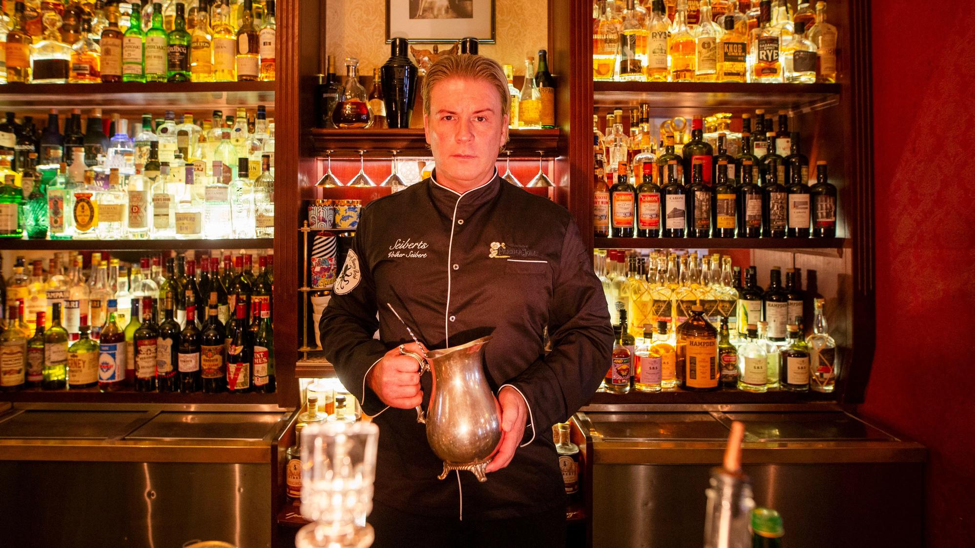 29.01.2025
Köln, NRW
Aufgegabelt
Volker Seibert
Seiberts Cocktailbar
+++ No Property Release +++
Ab dem Zeitpunkt der ordnungsgemäßen Lieferung des Bildmaterials durch den Urheber ist der Bildnutzer für dessen sachgemäße Verwendung verantwortlich. Der Bildnutzer trägt die Verantwortung für die Betextung sowie die sich aus der konkreten Veröffentlichung ergebenden Sinnzusammenhänge. © Thomas Banneyer