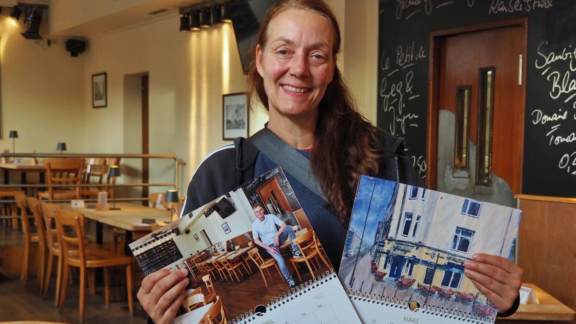 Renate Geiter freut sich: Der neue Zollstock-Kalender ist fertig.