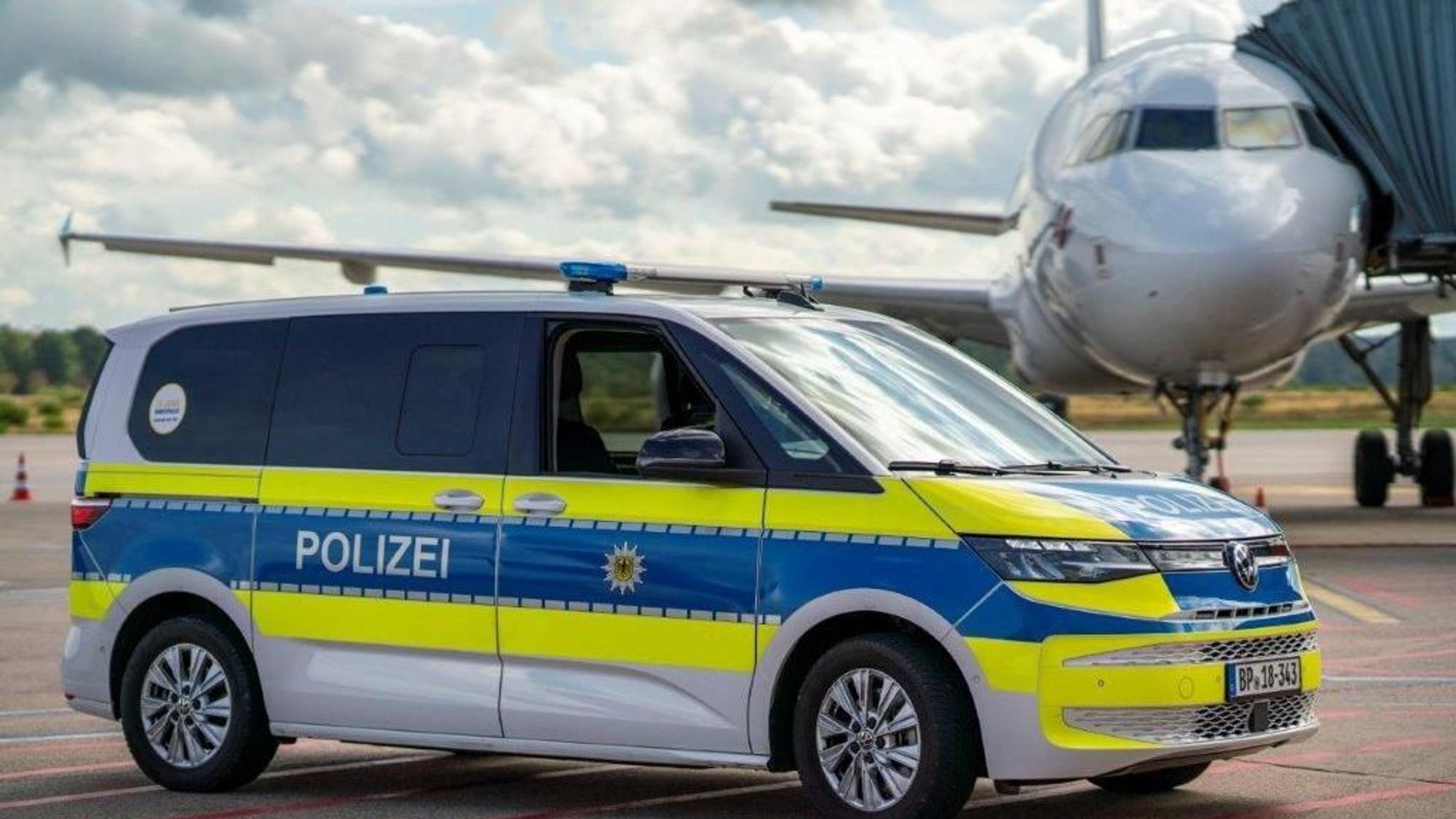 Festnahme durch die Bundespolizei am Flughafen Köln/Bonn.