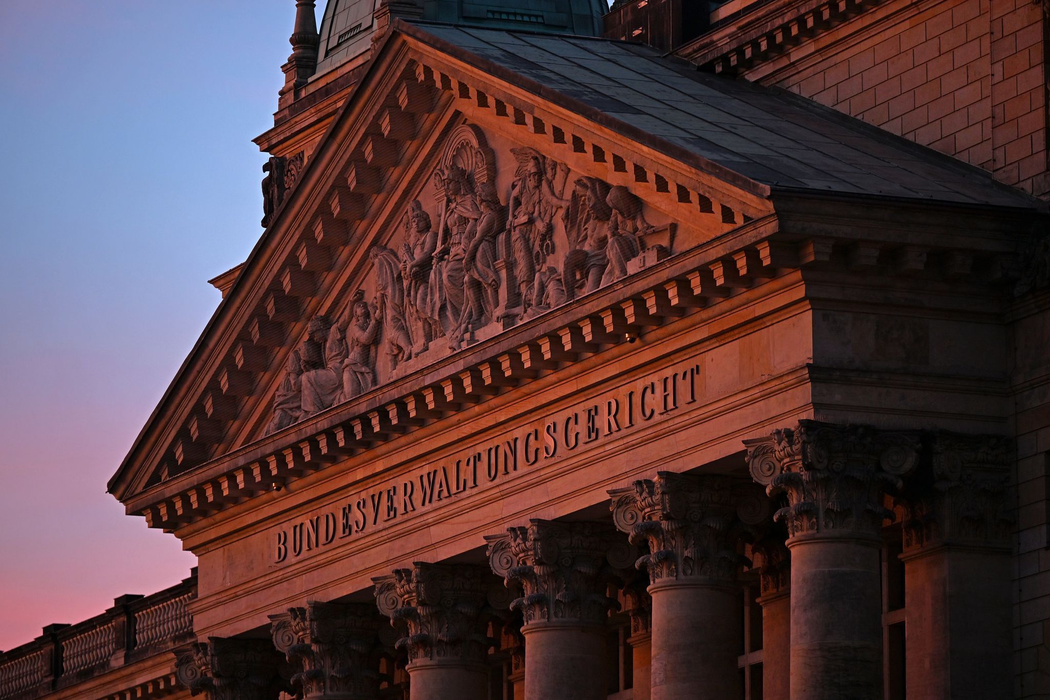 Das Gericht befasst sich mit dem Schicksal zweier Justizbeamter aus NRW. (Archivbild)