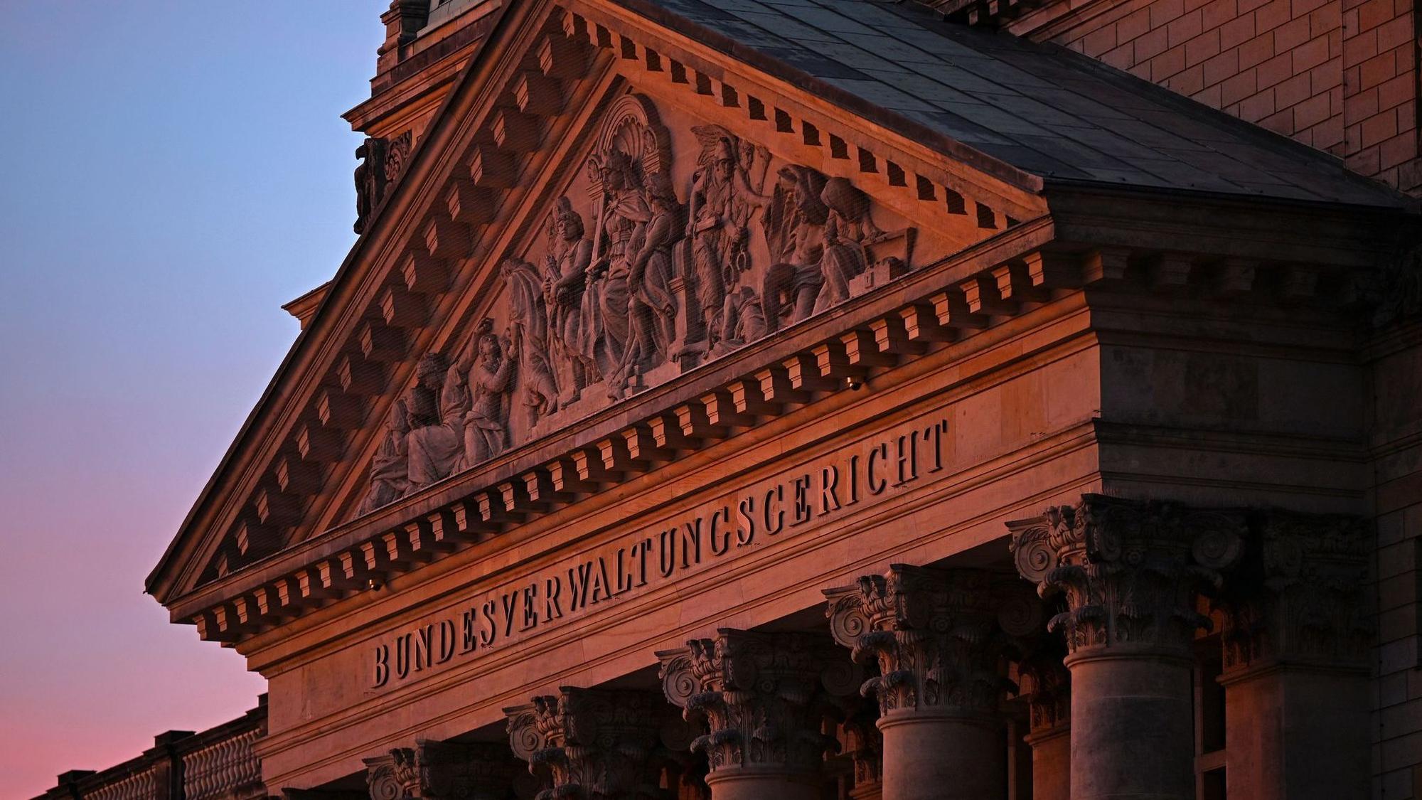 Das Gericht befasst sich mit dem Schicksal zweier Justizbeamter aus NRW. (Archivbild)