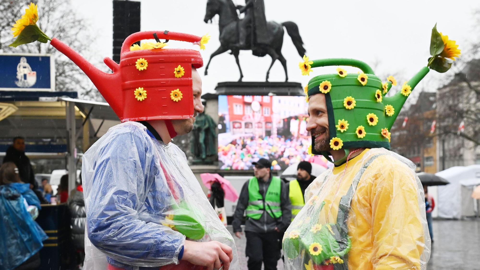 Noch auf Kostümsuche? Am Sudermanplatz können an diesem Montag Karnevalskostüme getauscht werden. (Symbolbild)