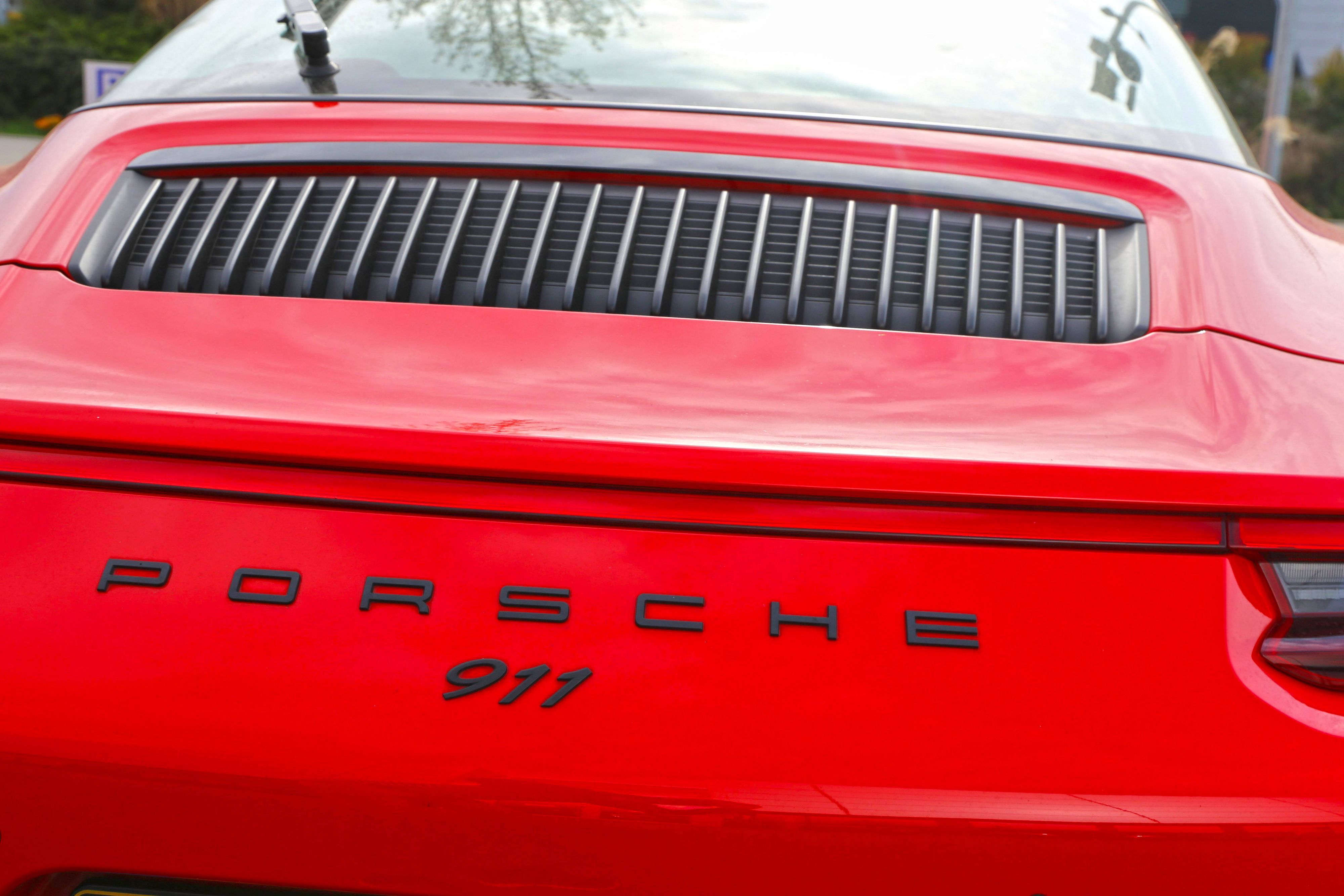 In Köln-Lindenthal wurde ein roter Porsche 911-Oldtimer gestohlen. (Archivbild)