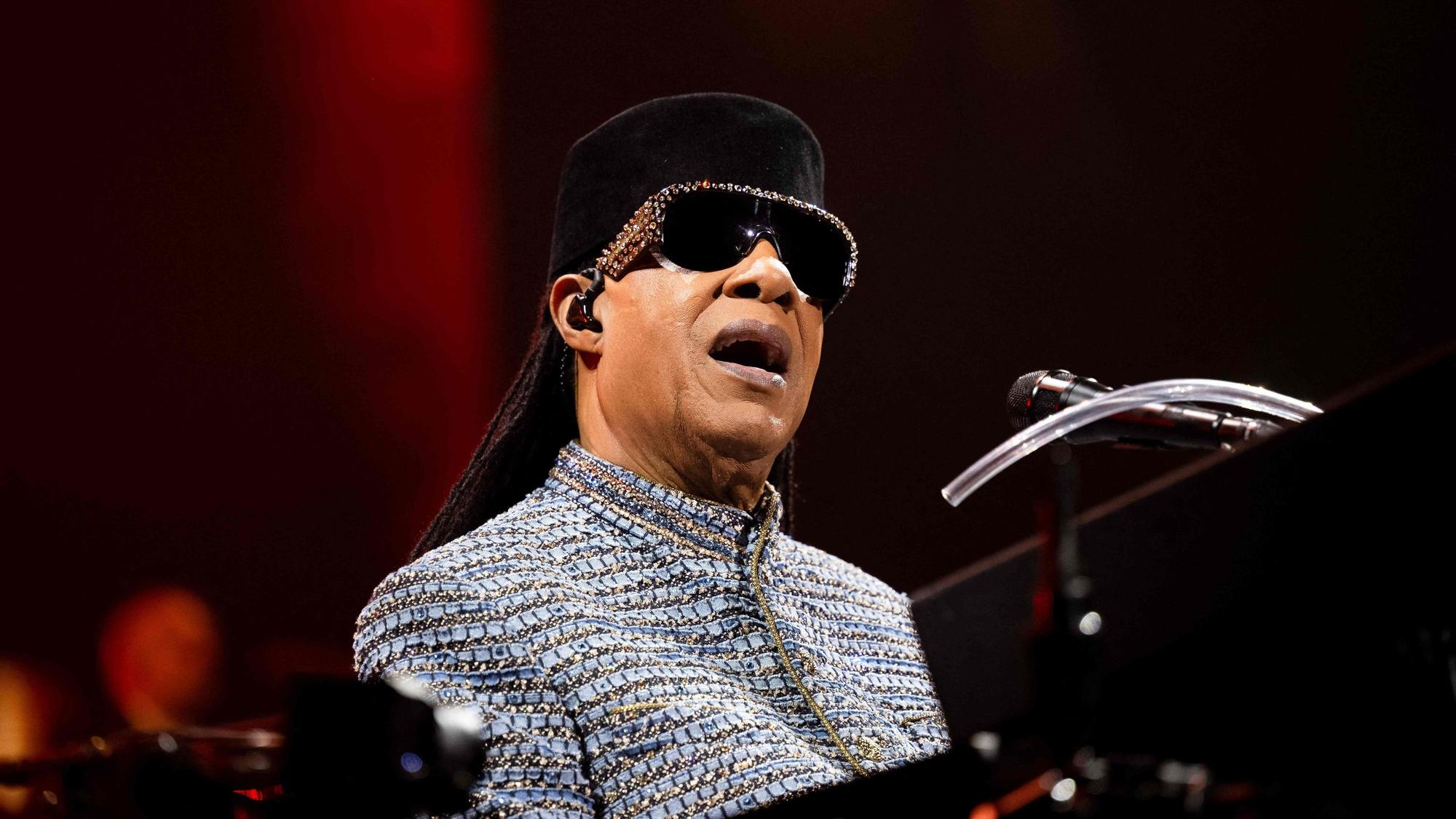 TOPSHOT - US singer, songwriter and musician Stevie Wonder performs on stage at the Accor Arena venue in Paris on October 15, 2026. (Photo by Anna KURTH / AFP) / RESTRICTED TO EDITORIAL USE