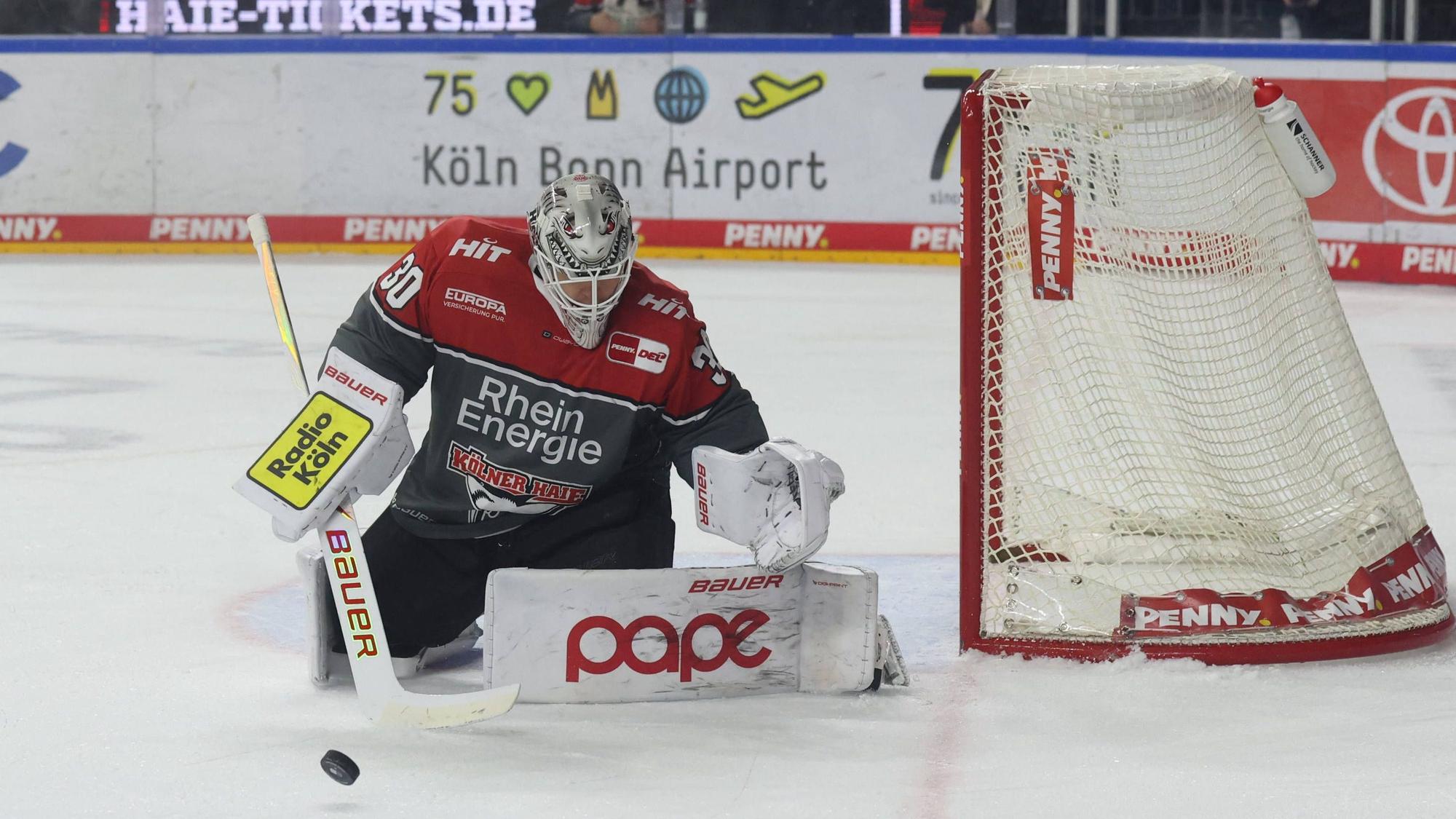 Goalie Janne Juvonen war beim 5:3 in Straubing einer der besten Haie.