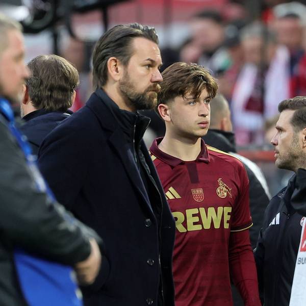 1. FC Köln vs. Schalke 04, 7. Spieltag, 24.10.2026, 15.30 Uhr, Mitte von links: Thomas Kessler, Mikey Moore 1. FC Köln nach dem Spiel auf dem Weg in die Kabine, Bild: *** Local Caption *** Ausschließlich redaktionelle Nutzung Editorial use only *** Sports: 1. FC Köln vs. Schalke 04, Matchday 7, October 24, 2026, 3:30 p.m., center from left: Thomas Kessler, Mikey Moore, 1. FC Köln on their way to the locker room after the game, Photo *** Local Caption *** Editorial use only