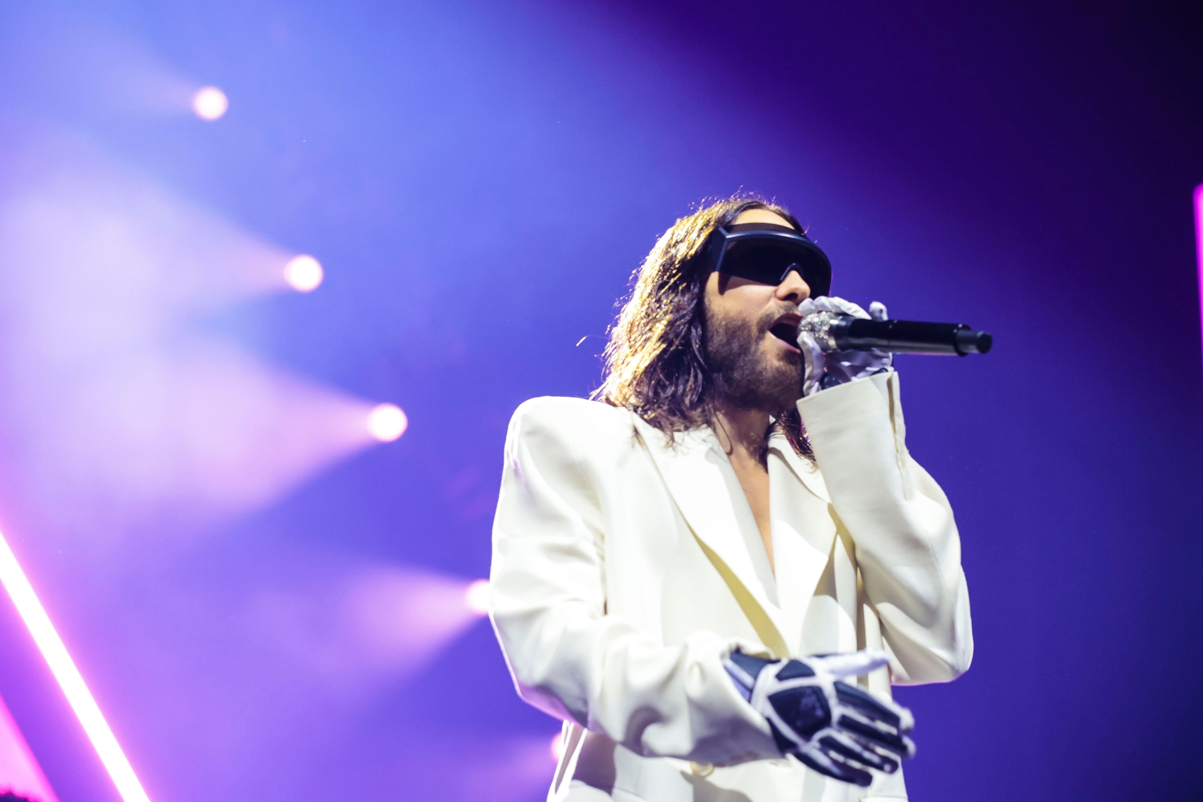 Thirty Seconds to Mars mit Leadsänger Jared Leto 2024 in der Lanxess Arena.