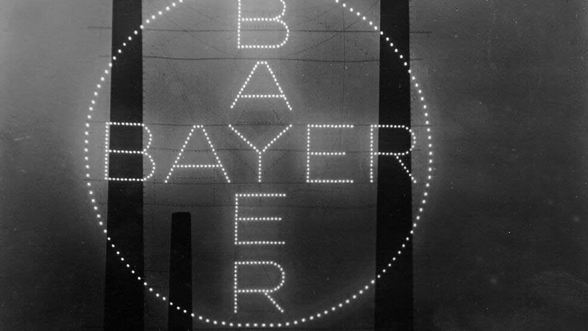 Carl Duisberg nahm die offizielle Eröffnung des ersten Bayer-Kreuzes persönlich vor.