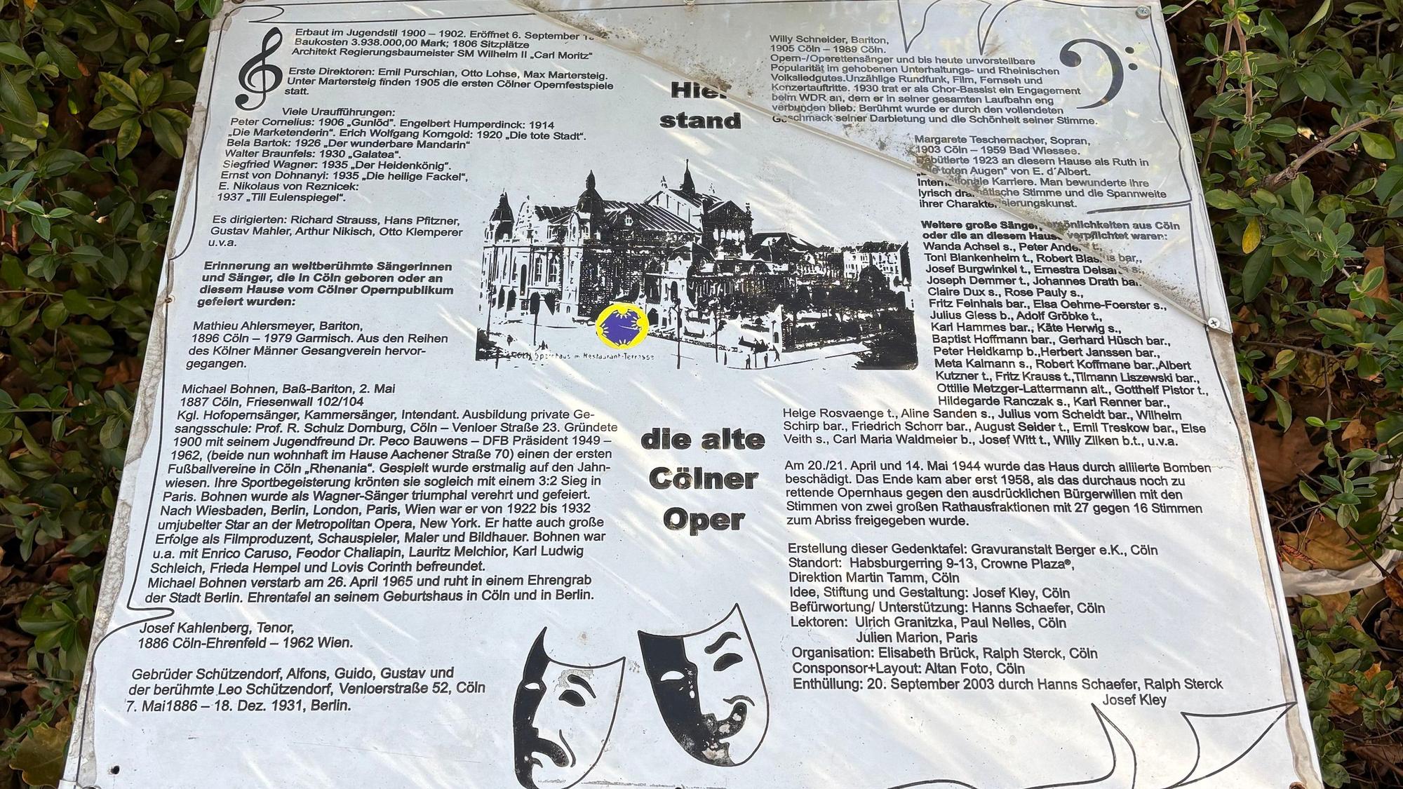 Die Gedenktafel am Rudolfplatz ist erneut zerstört.