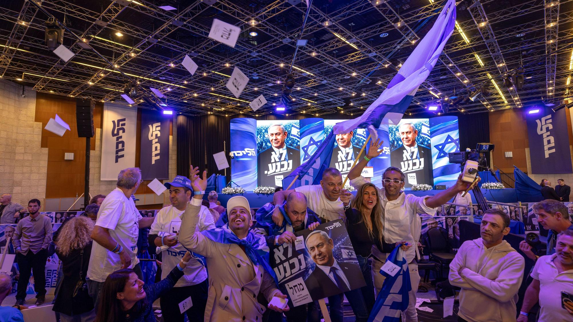 Die Likud-Partei von Ministerpräsident Netanjahu feiert – aber für eine klare Mehrheit reicht es nicht.