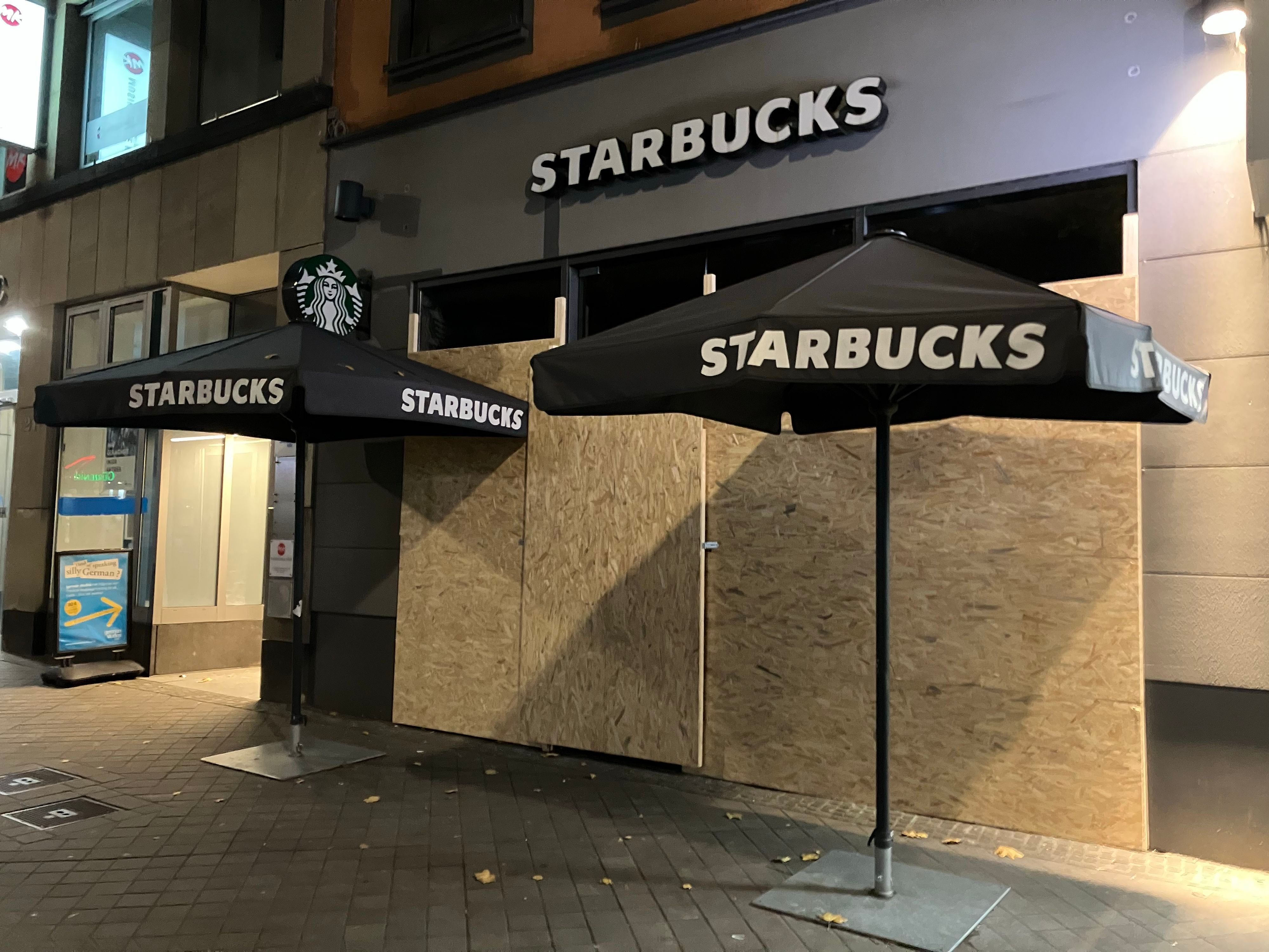Juwelier Wempe rüstet sich für die Gen-Z-Demo in der Kölner Innenstadt
