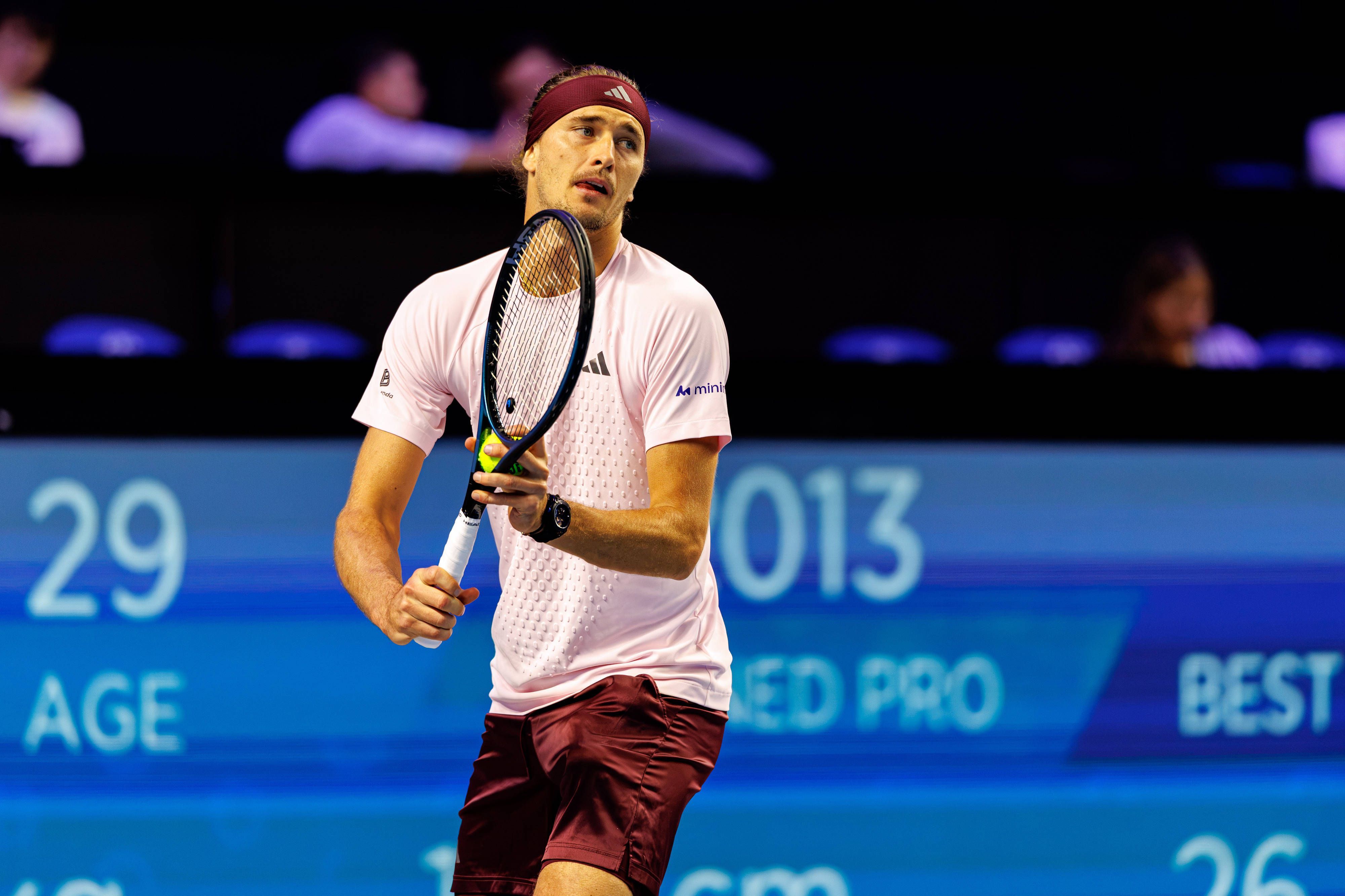 Alexander Zverev vor einem Aufschlag.